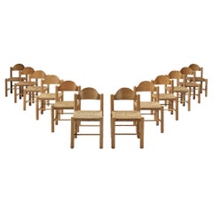 Ensemble italien de douze chaises de salle à manger en frêne avec sièges en jonc 