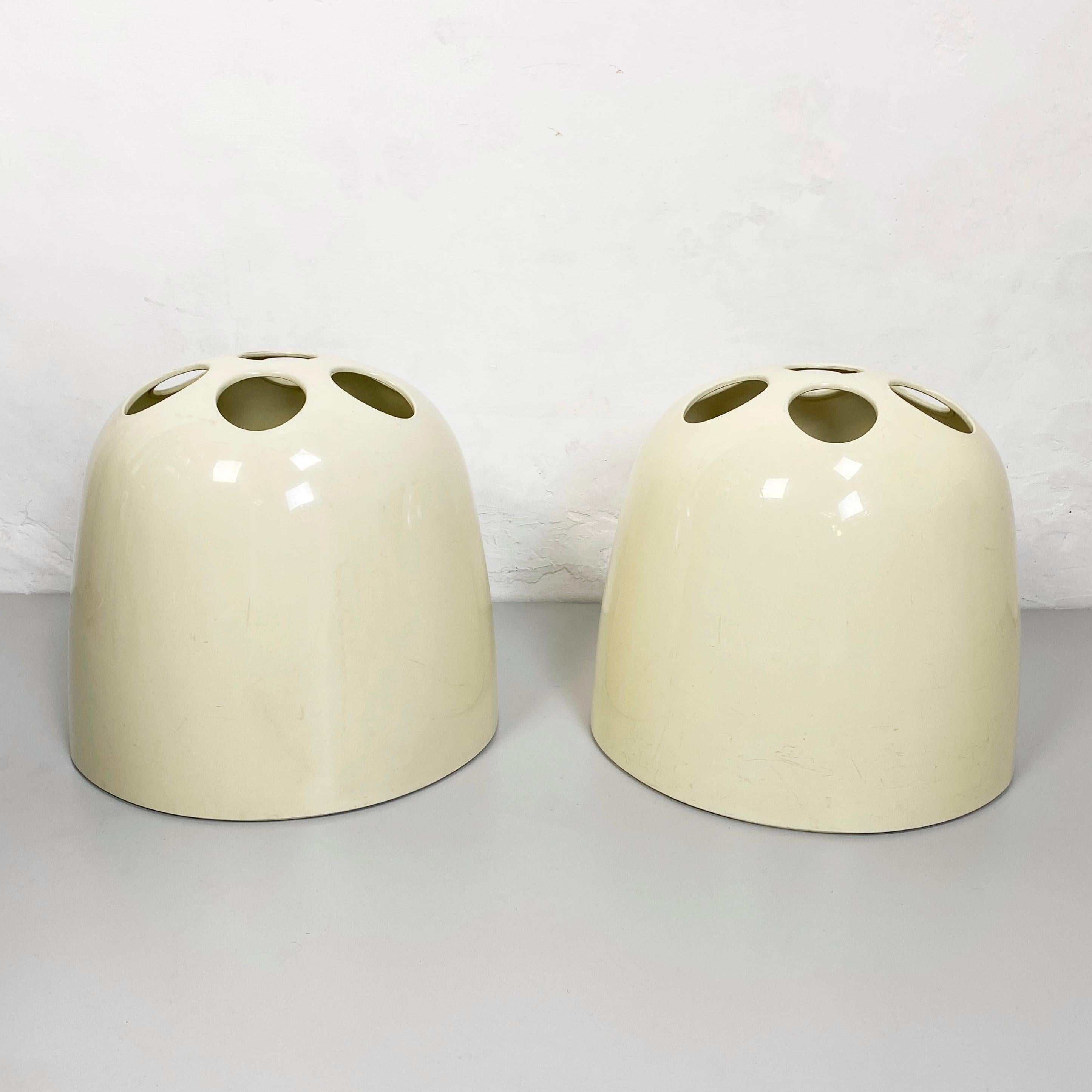 Set of umbrella stand Dedalo by Emma Gismondi for Artemide, 1960s
Set di umbrella stand in white plastic Dedalo designed by Emma Gismondi Schweinberger for Studio Artemide Milano in the 1960s.
The bottom of the stand is detachable so it can be