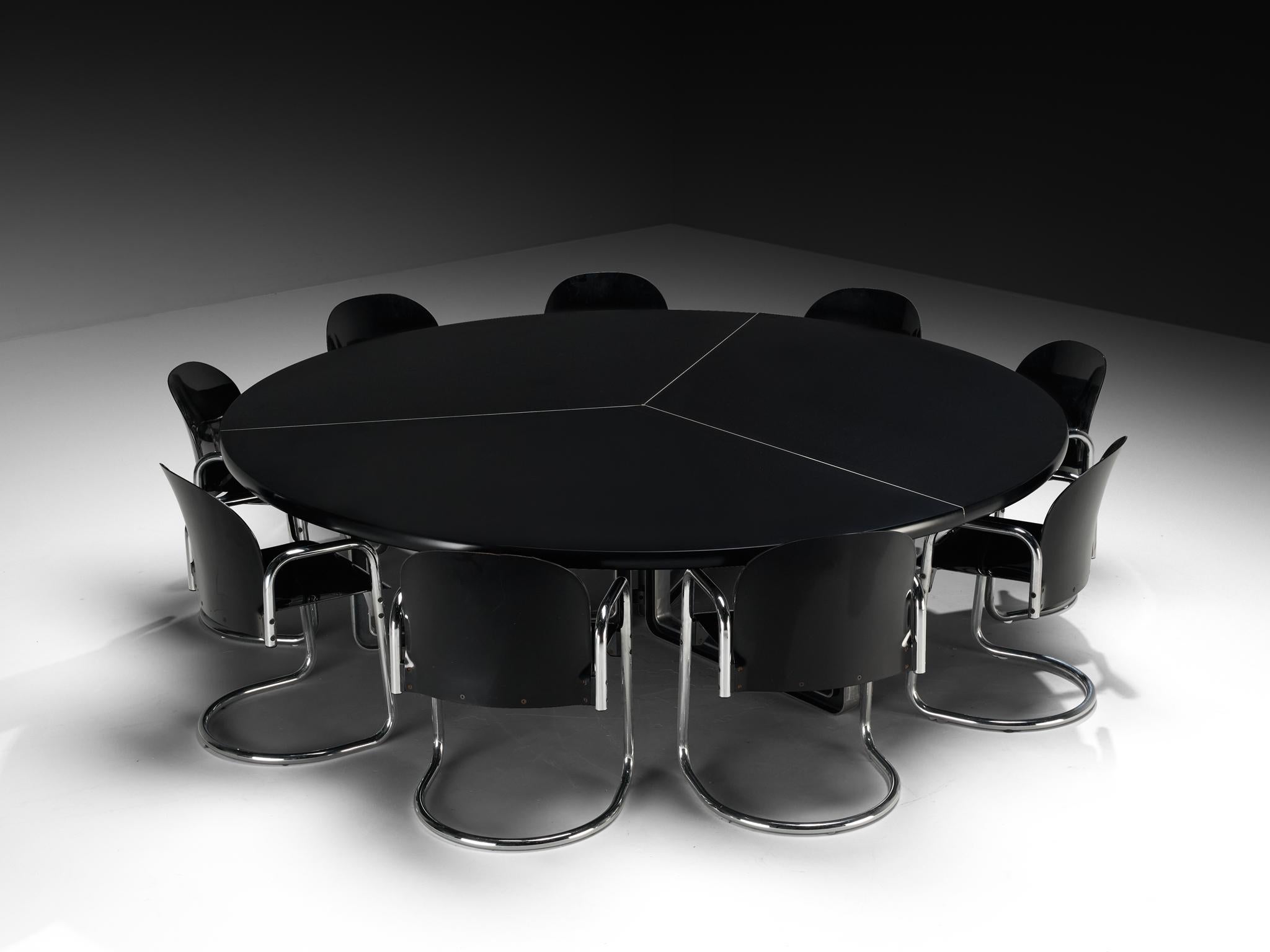 Centro Progetti Tecno, dining table model 'T334A', lacquered wood, aluminum, Italy, 1975-1978

Round dining table with a black lacquered wooden top that has an incredibly soft texture. The tabletop is mounted on a three-legged metal frame in