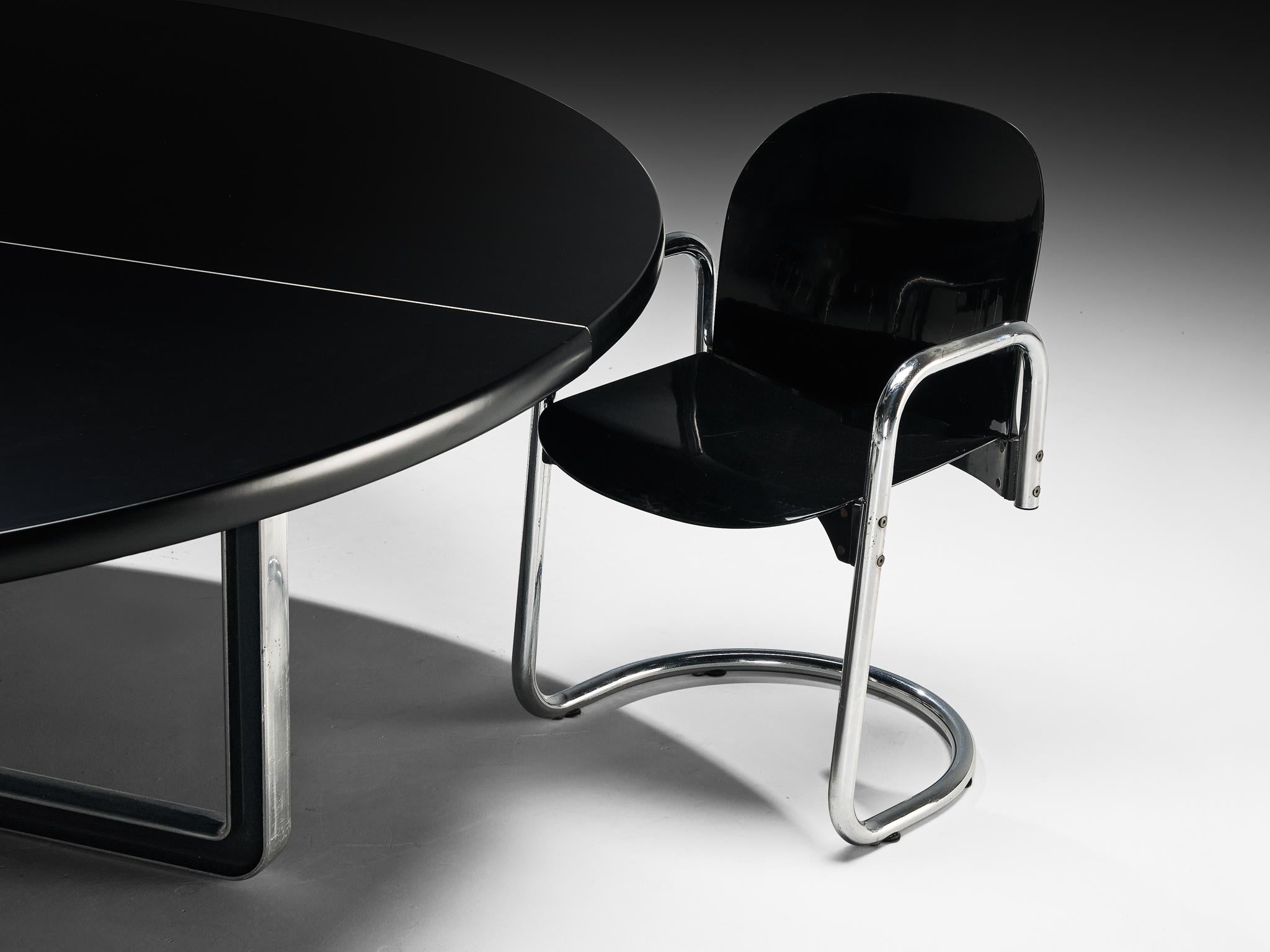 Mid-Century Modern Italian Set with Dialogo Dessau Chairs and Centro Progetti Tecno Table For Sale