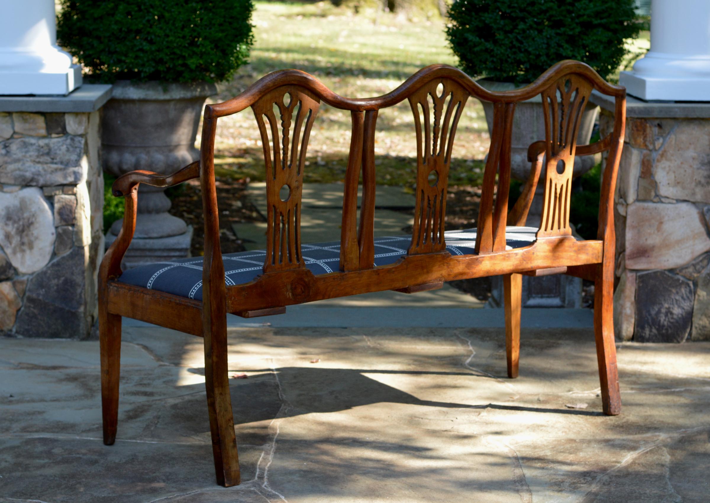 Italian Settee / Hall Bench of Walnut For Sale 6