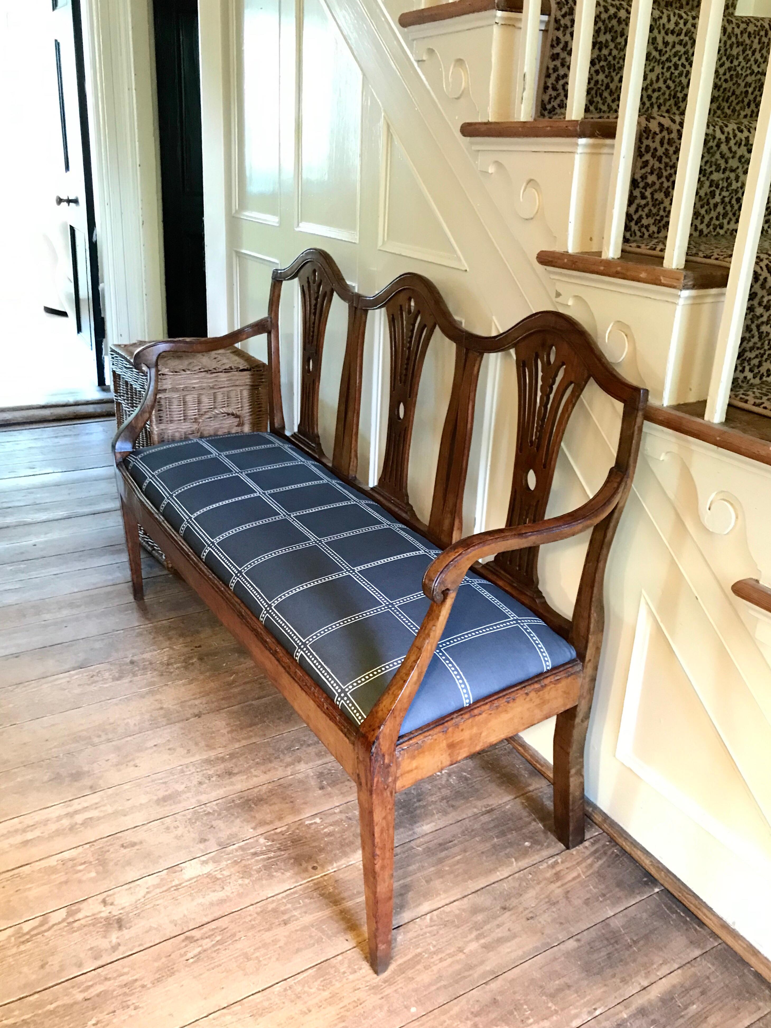 Italian Settee / Hall Bench of Walnut For Sale 12