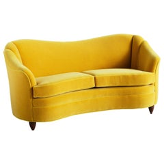 Italienische Couch aus senfgelbem Mohair