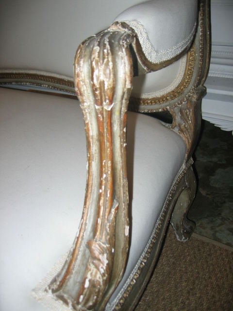 Sofá Settee Italiano con Acabado Dorado siglo XIX en venta