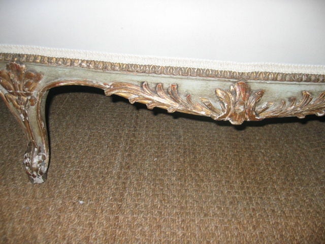 Sofá Settee Italiano con Acabado Dorado Madera en venta