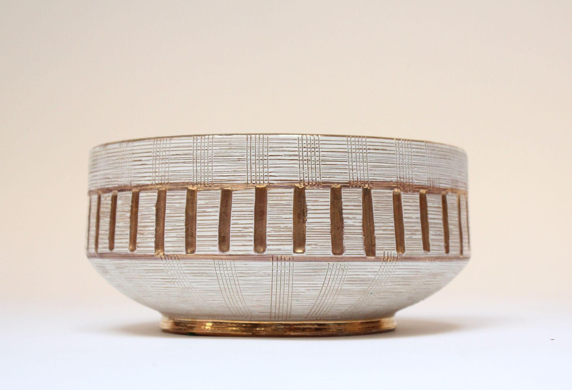 Mid-20th Century Italian Sgraffito Gold and White Glazed Ceramic Bowl by Aldo Londi for Bitossi