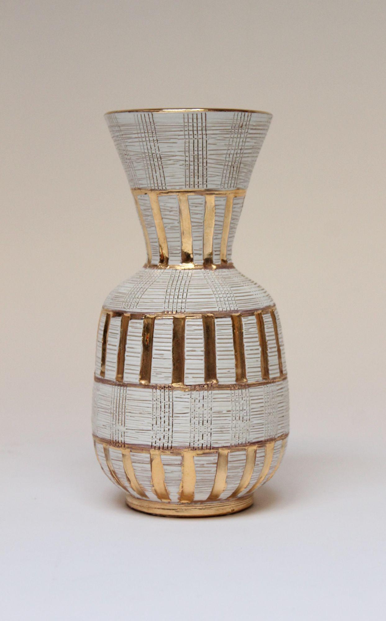 Mid-Century Modern Italian Sgraffito Gold and White Glazed Ceramic Vase by Aldo Londi for Bitossi
