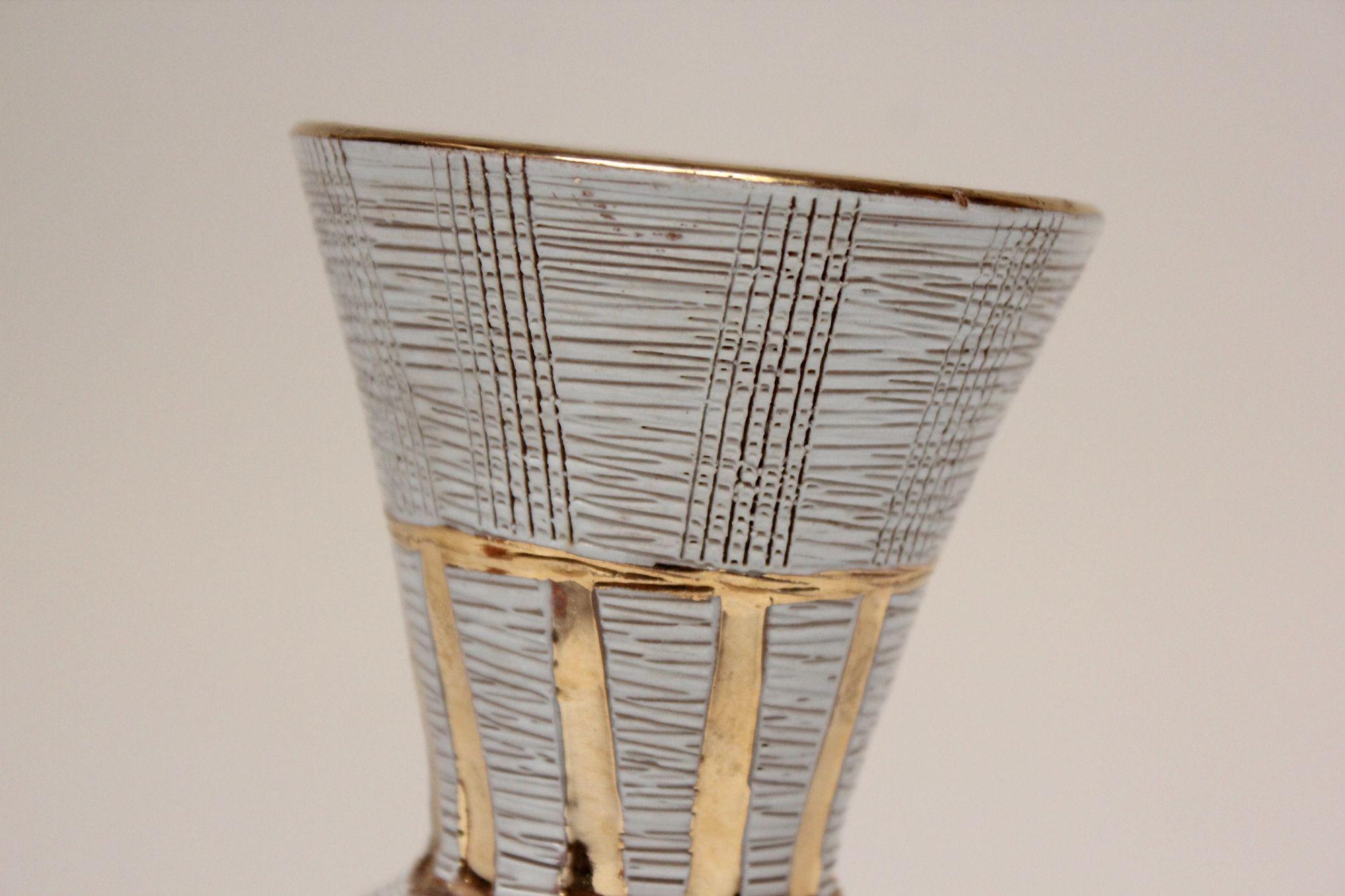 Italian Sgraffito Gold and White Glazed Ceramic Vase by Aldo Londi for Bitossi 4