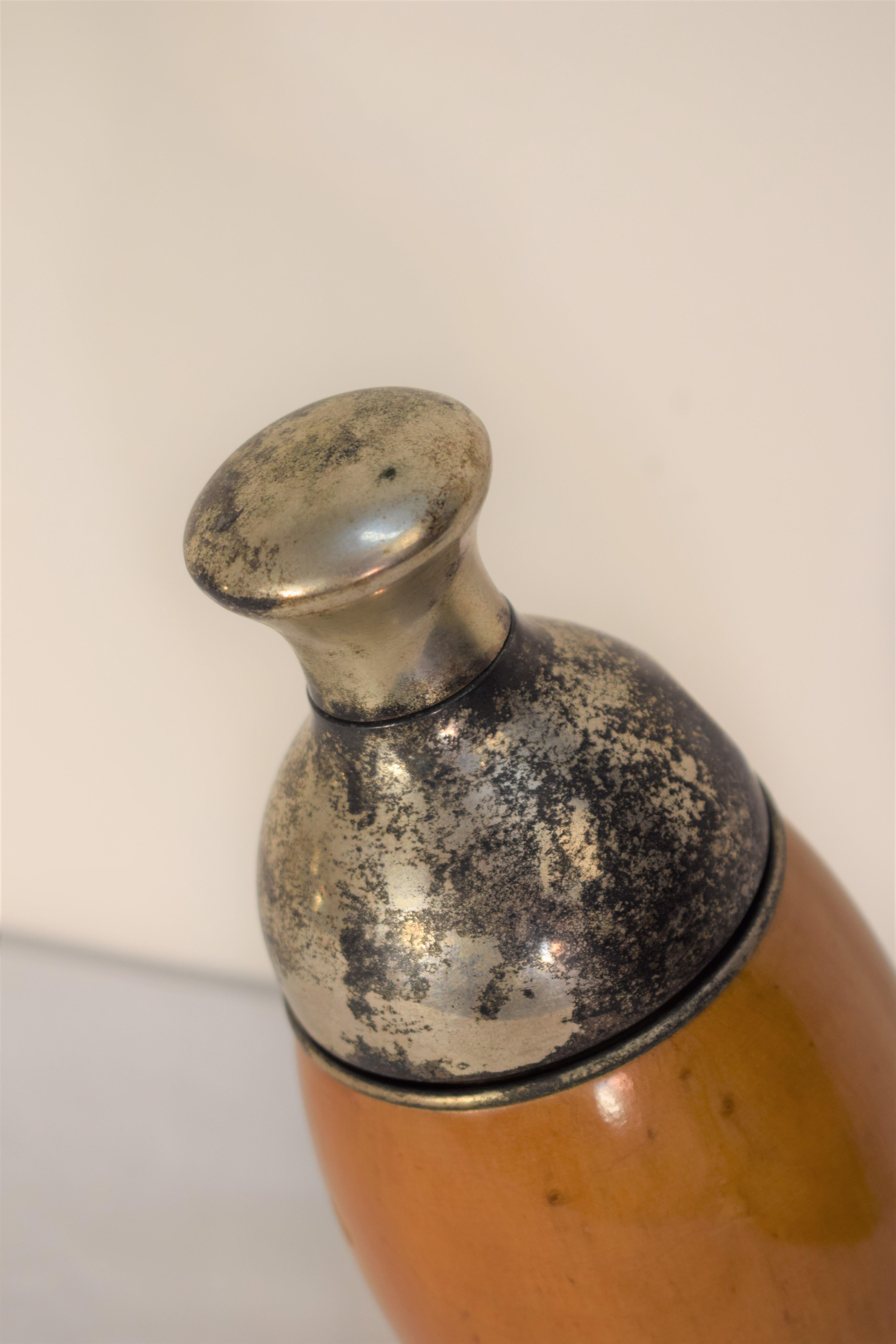 Shaker italiano di Aldo Tura, anni '60.
Dimensioni: H=23 cm; L=9 cm; P=11 cm.