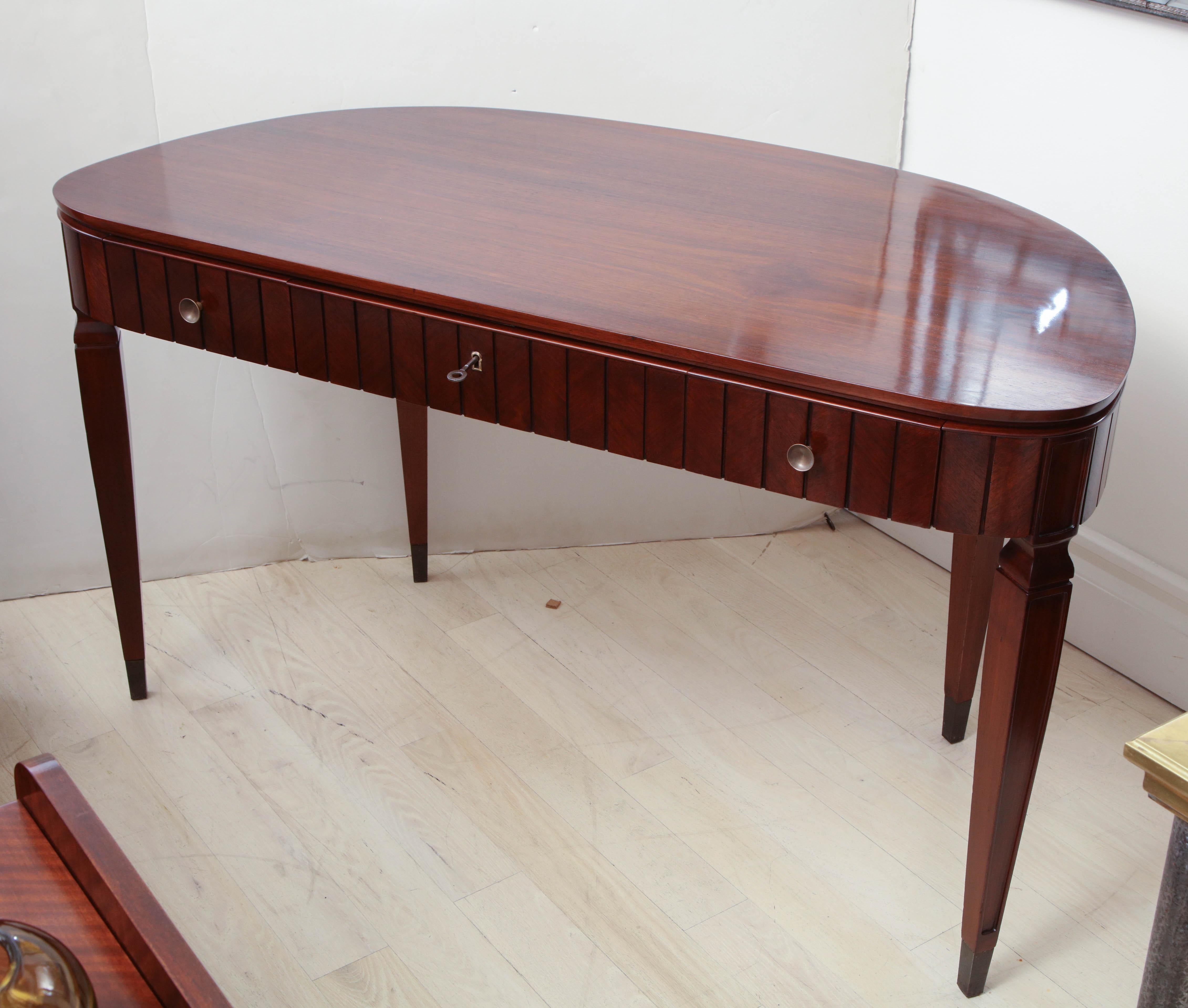 Italian Shaped Walnut Desk In Good Condition For Sale In New York, NY