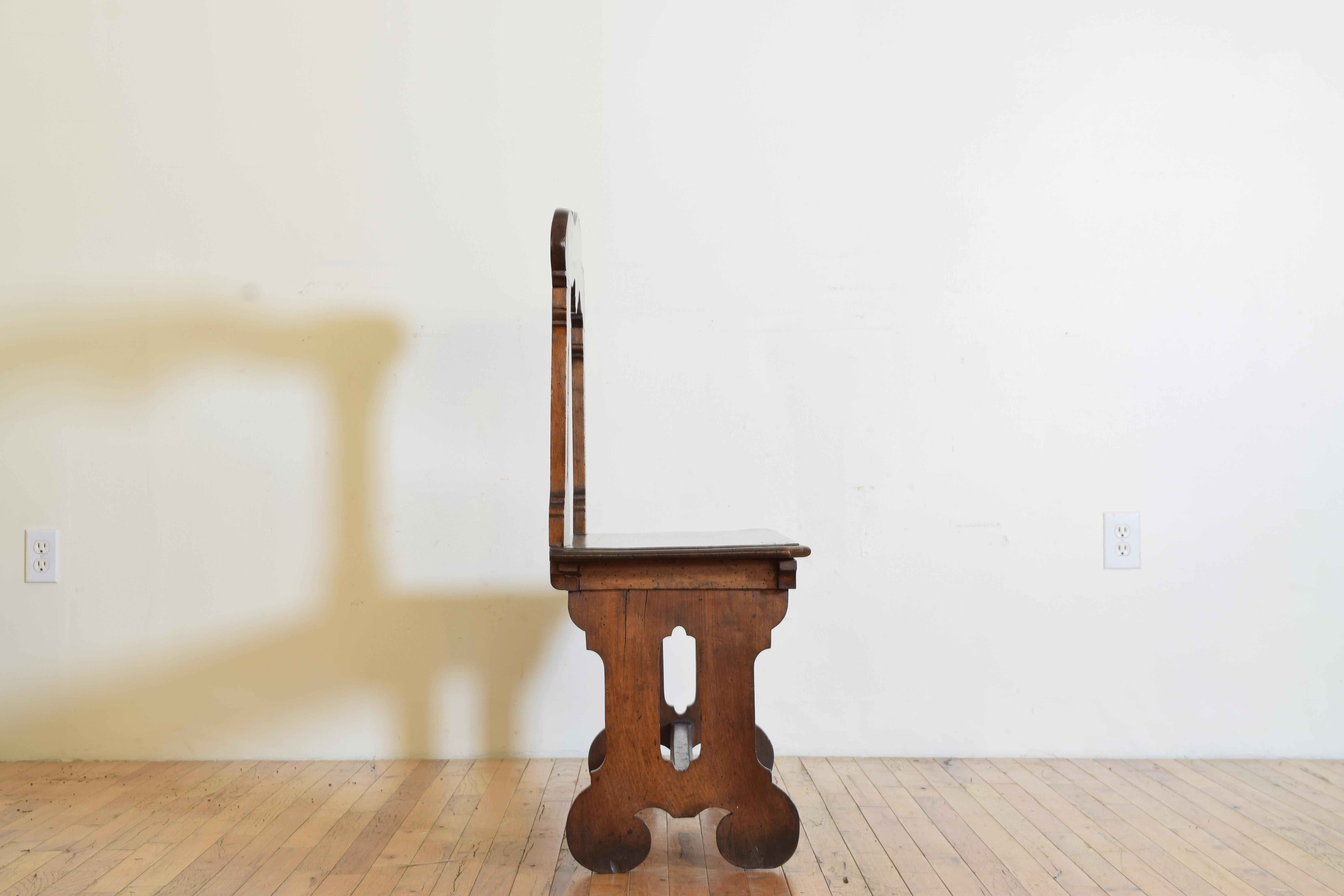 Italian Shaped Walnut Mid 19th Century Hall Bench In Good Condition In Atlanta, GA