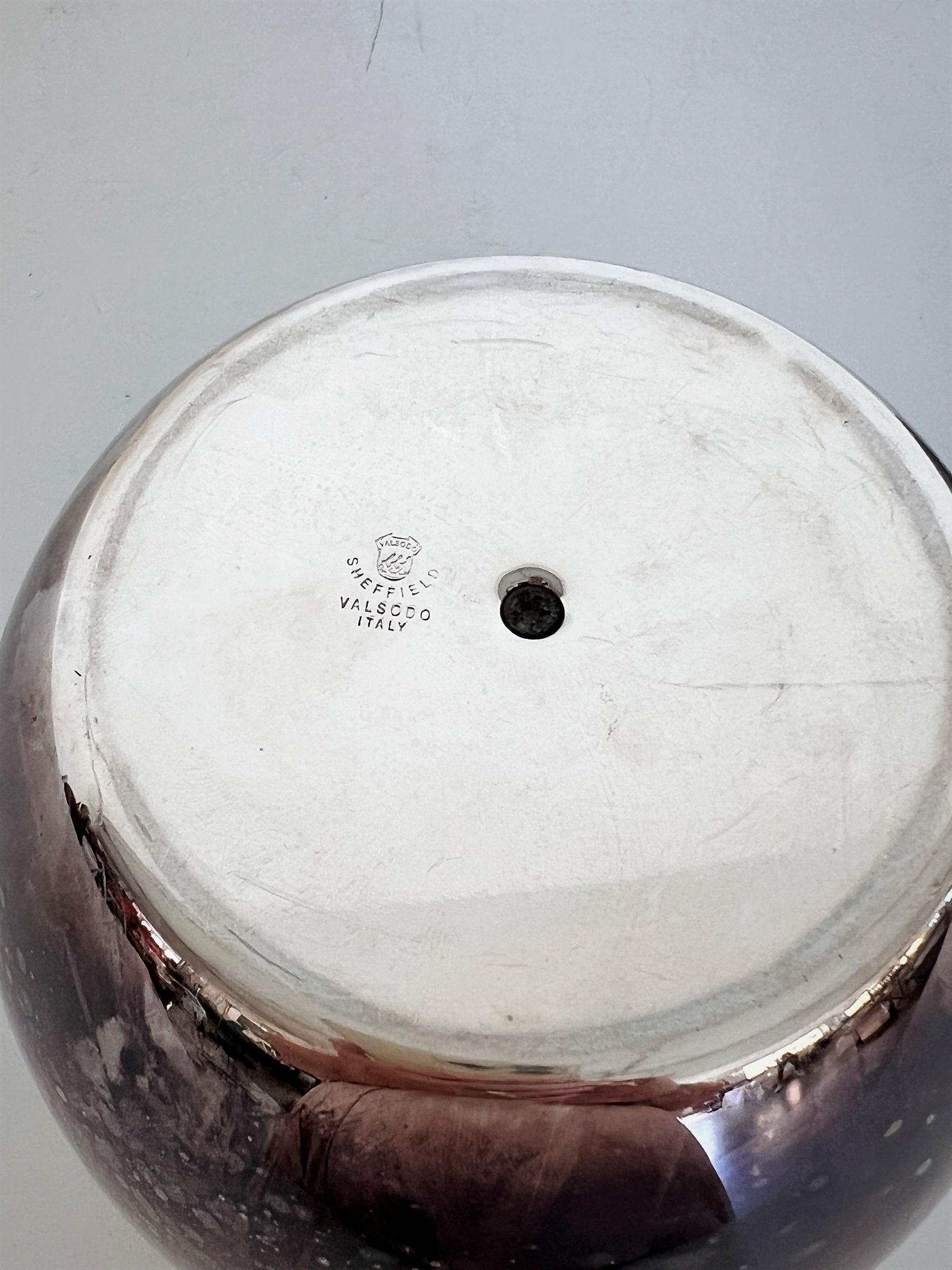 Italian Sheffield Silverplate Ice Bucket  in Acorn Shape, 1970s In Good Condition For Sale In Morazzone, Varese