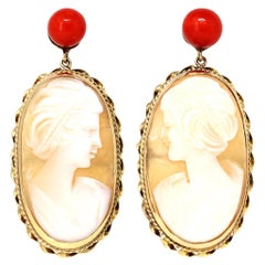 Pendants d'oreilles italiens en or 14 carats avec camée en coquillages et corail