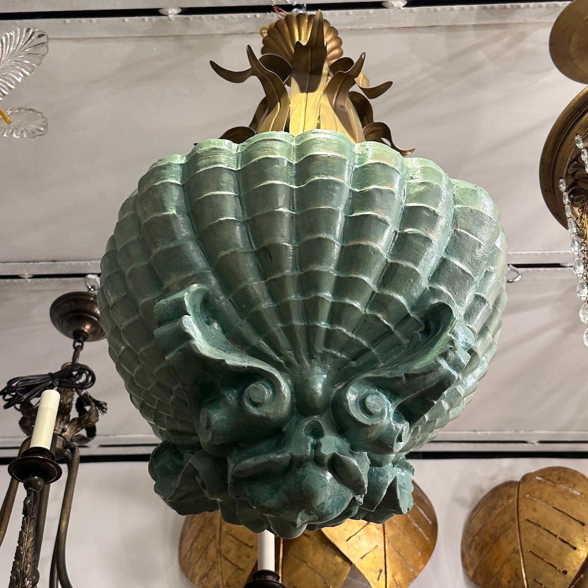 Lámpara de escayola con motivos de conchas italianas mediados del siglo XX en venta