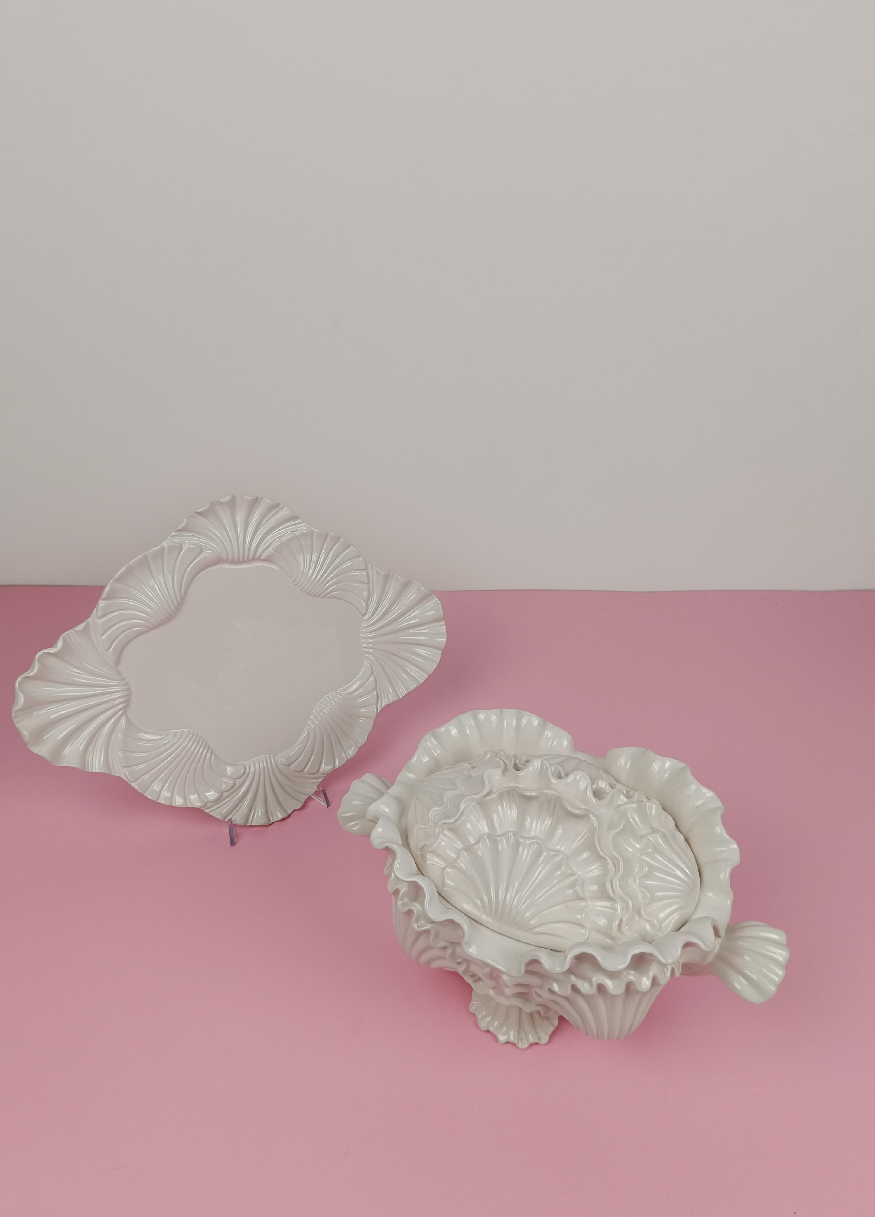 Soupières italiennes avec 4 bols en céramique émaillée blanche de style rococo en vente 4
