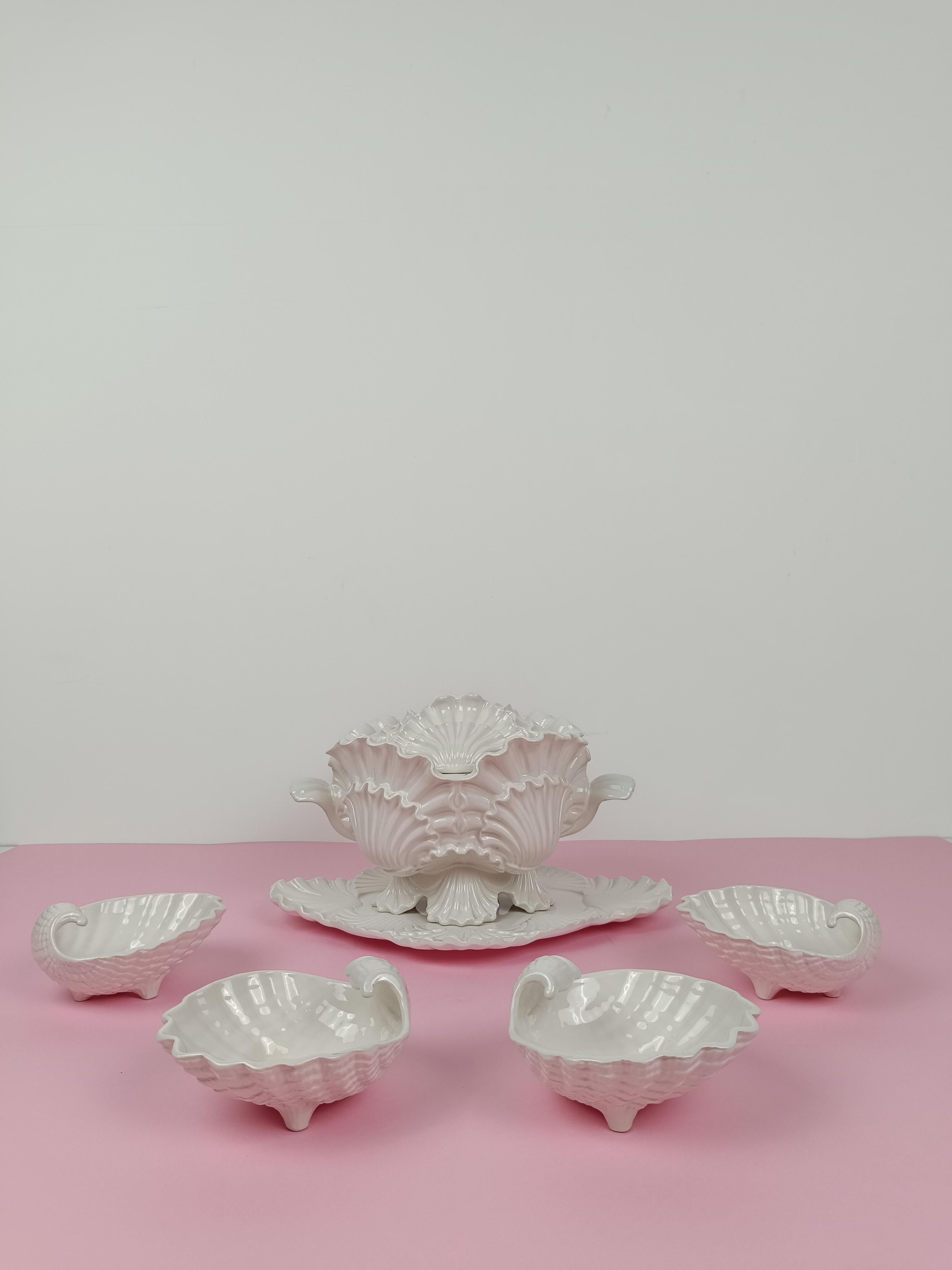 Soupières italiennes avec 4 bols en céramique émaillée blanche de style rococo en vente 10
