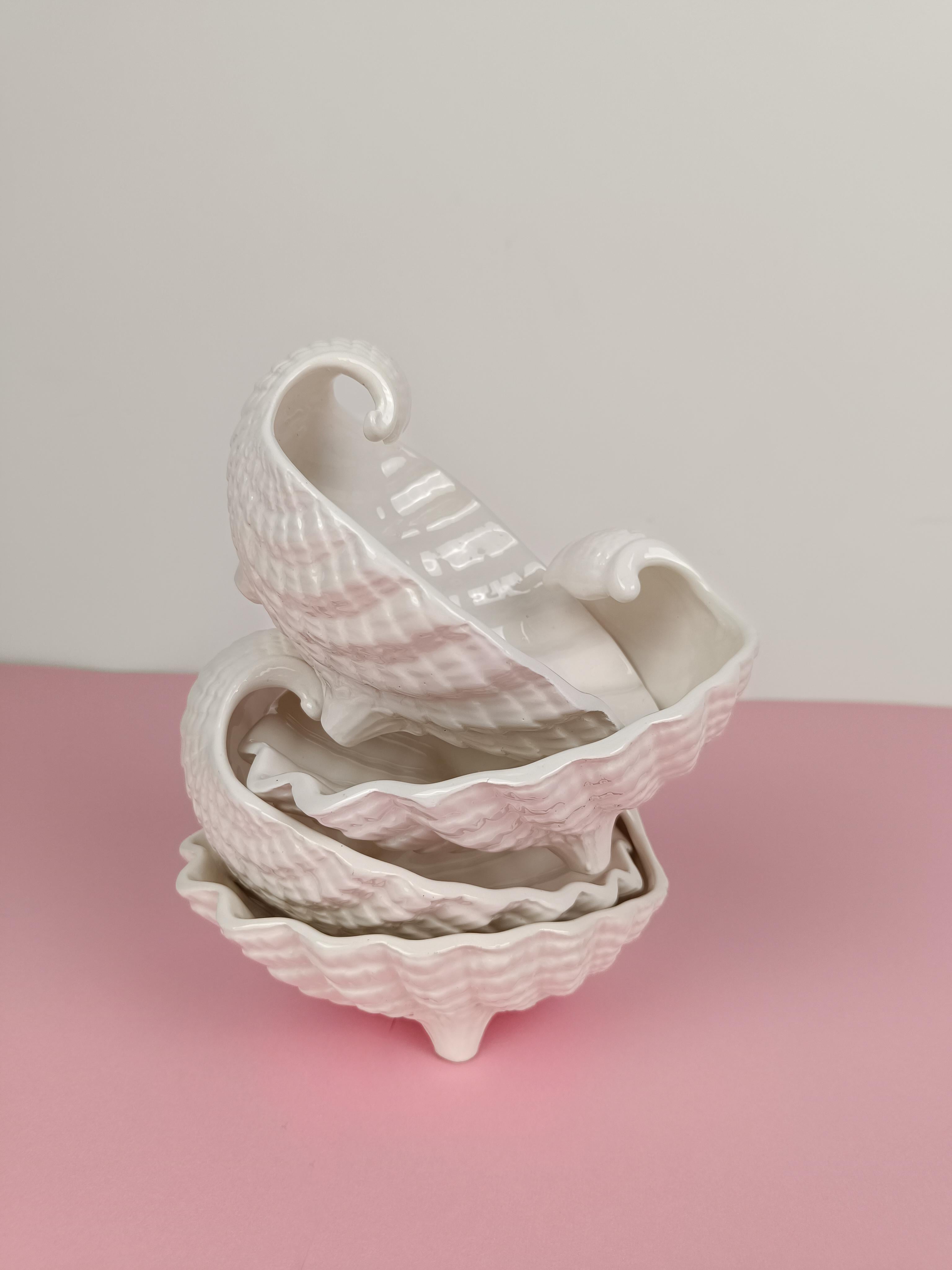 Soupières italiennes avec 4 bols en céramique émaillée blanche de style rococo en vente 11