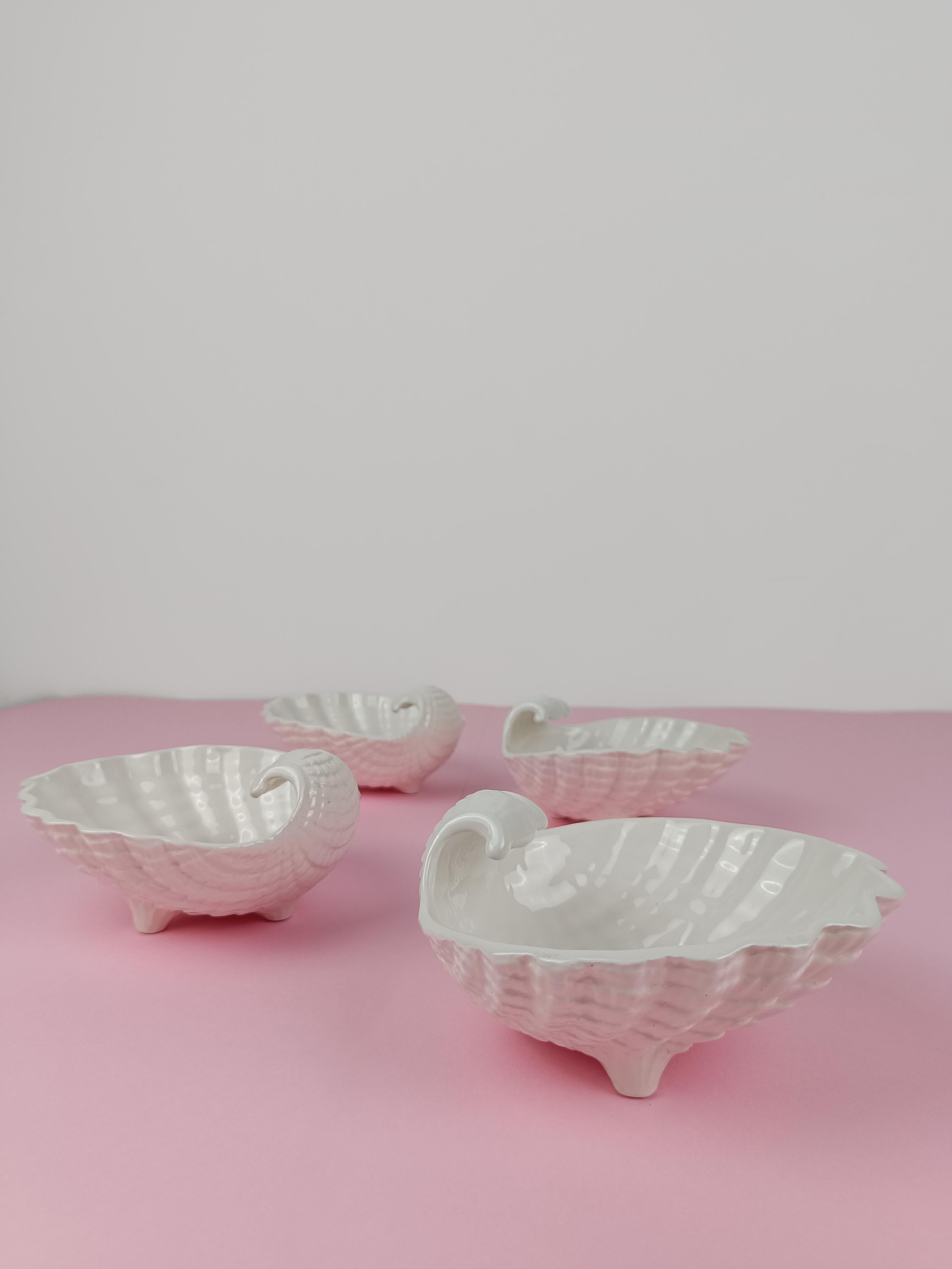Soupières italiennes avec 4 bols en céramique émaillée blanche de style rococo en vente 12