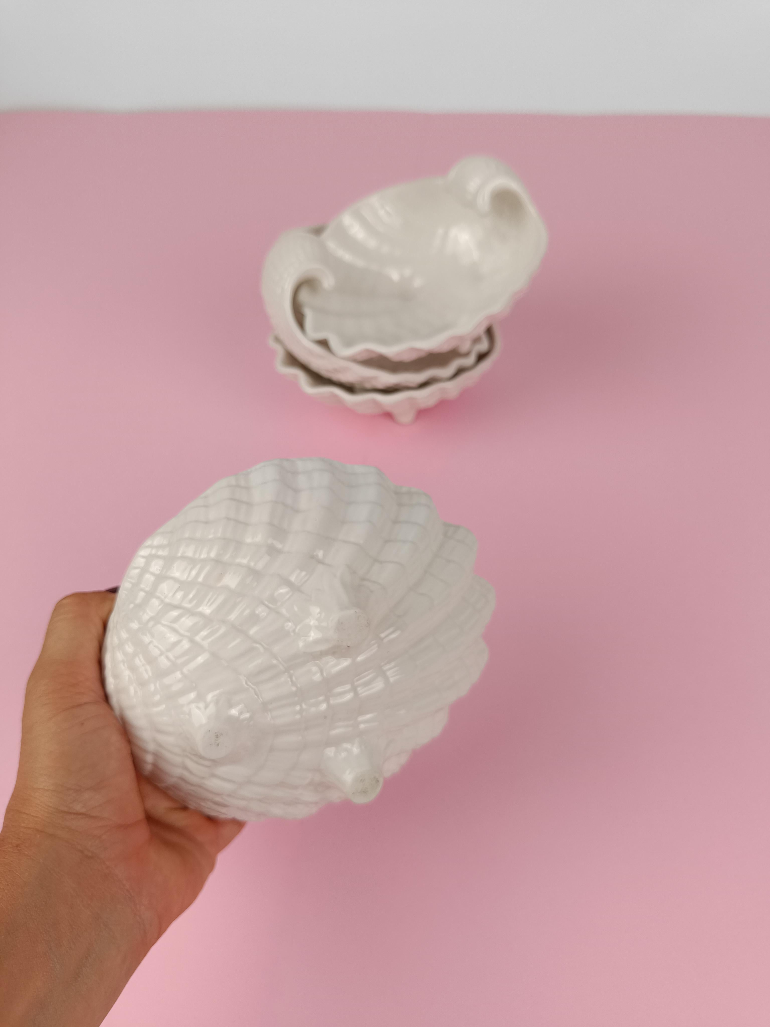 Soupières italiennes avec 4 bols en céramique émaillée blanche de style rococo en vente 13