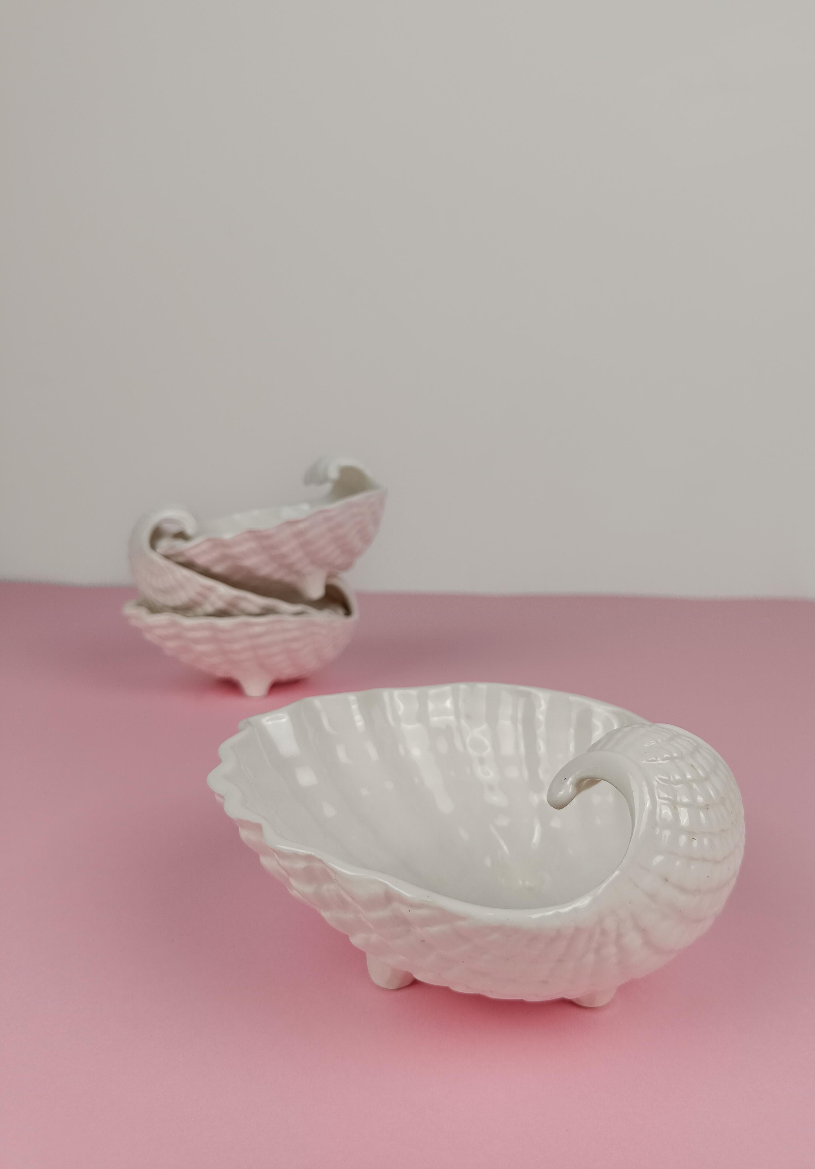 Soupières italiennes avec 4 bols en céramique émaillée blanche de style rococo en vente 14