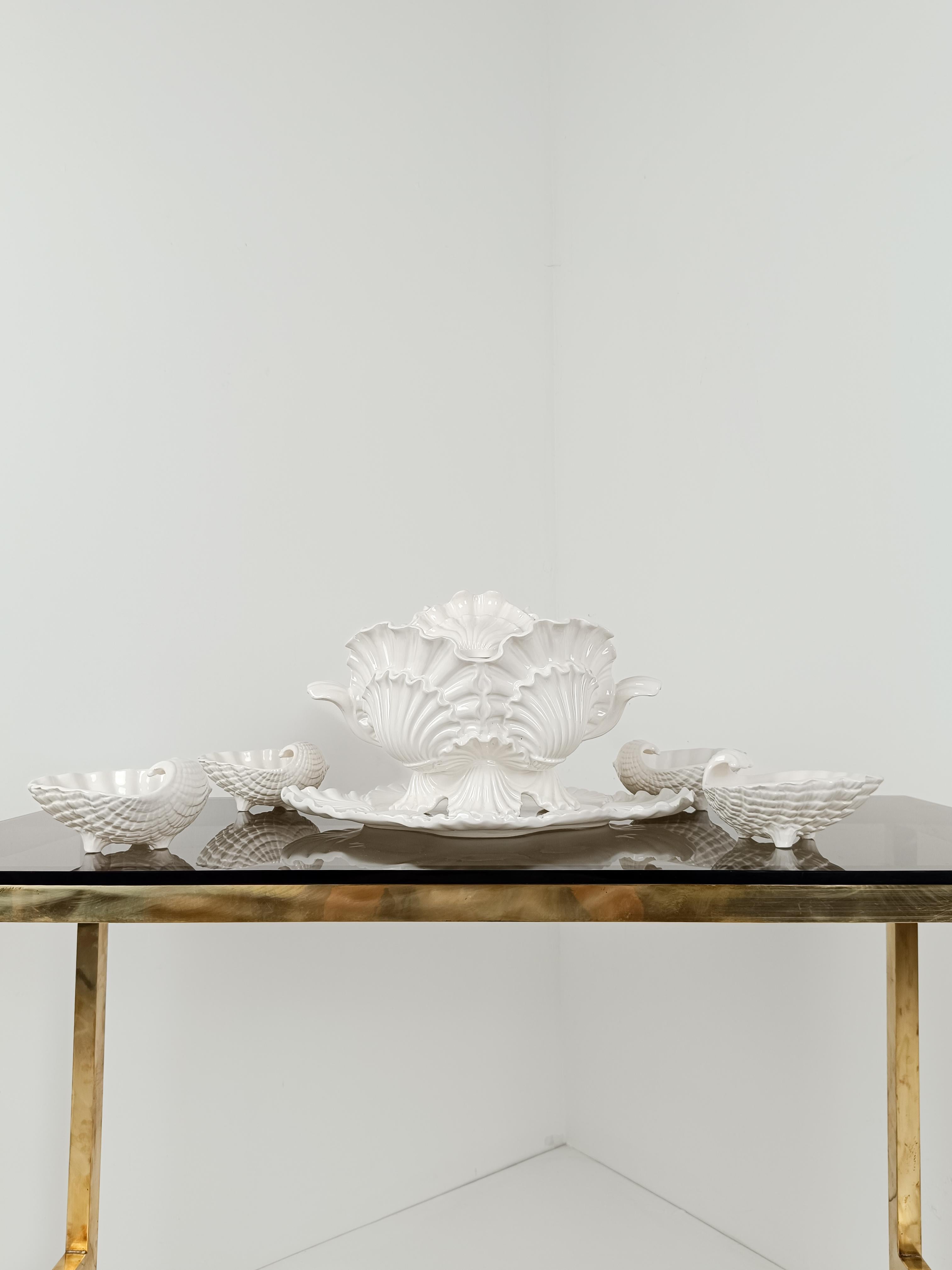 Soupières italiennes avec 4 bols en céramique émaillée blanche de style rococo Bon état - En vente à Roma, IT