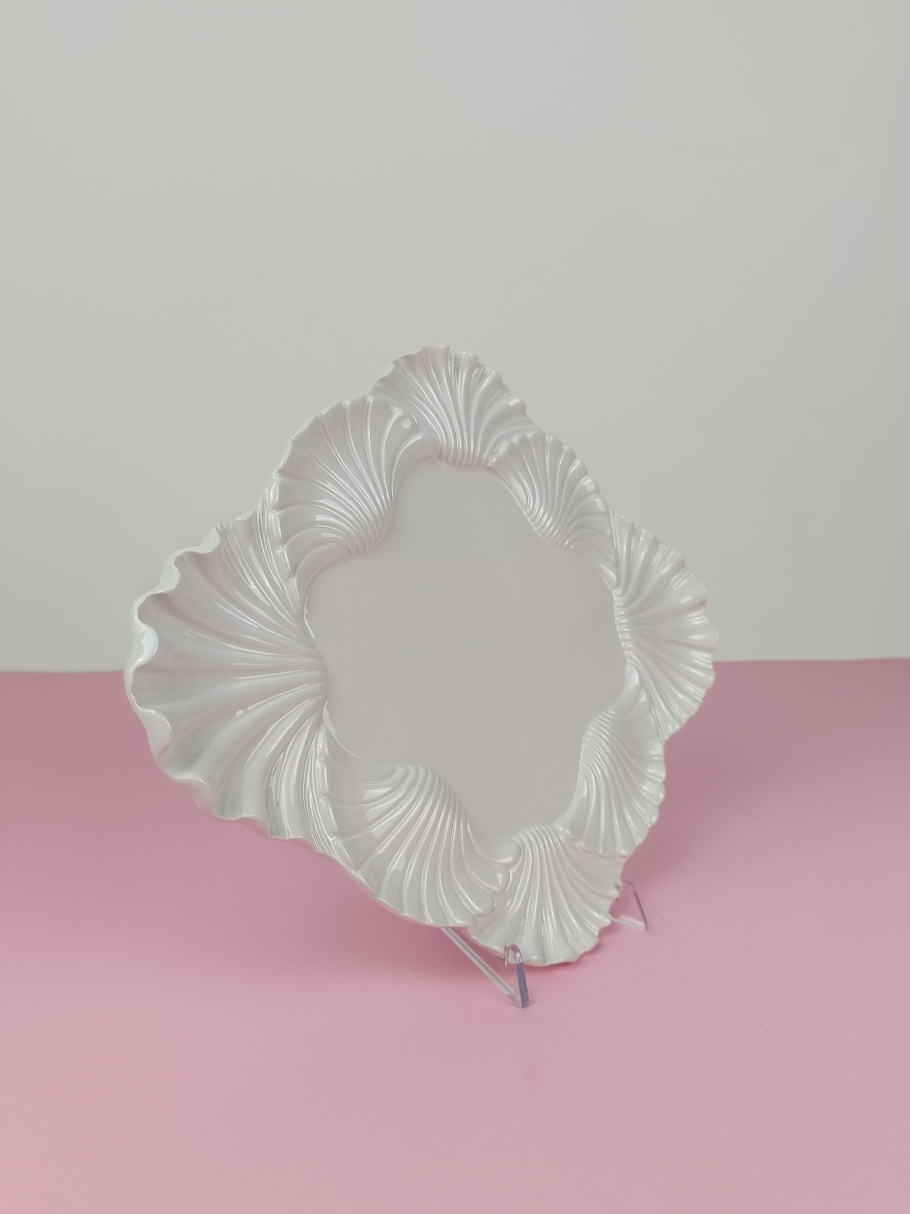 Soupières italiennes avec 4 bols en céramique émaillée blanche de style rococo en vente 1
