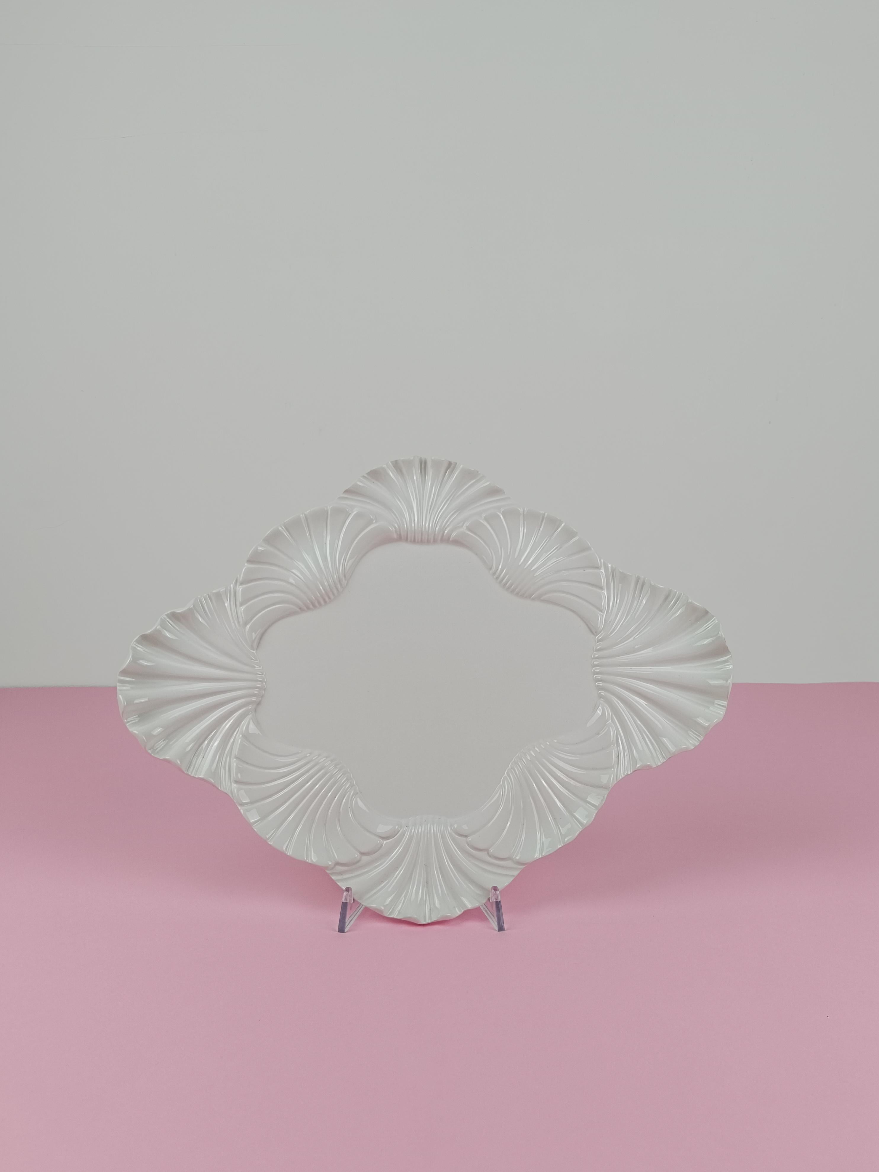 Soupières italiennes avec 4 bols en céramique émaillée blanche de style rococo en vente 2