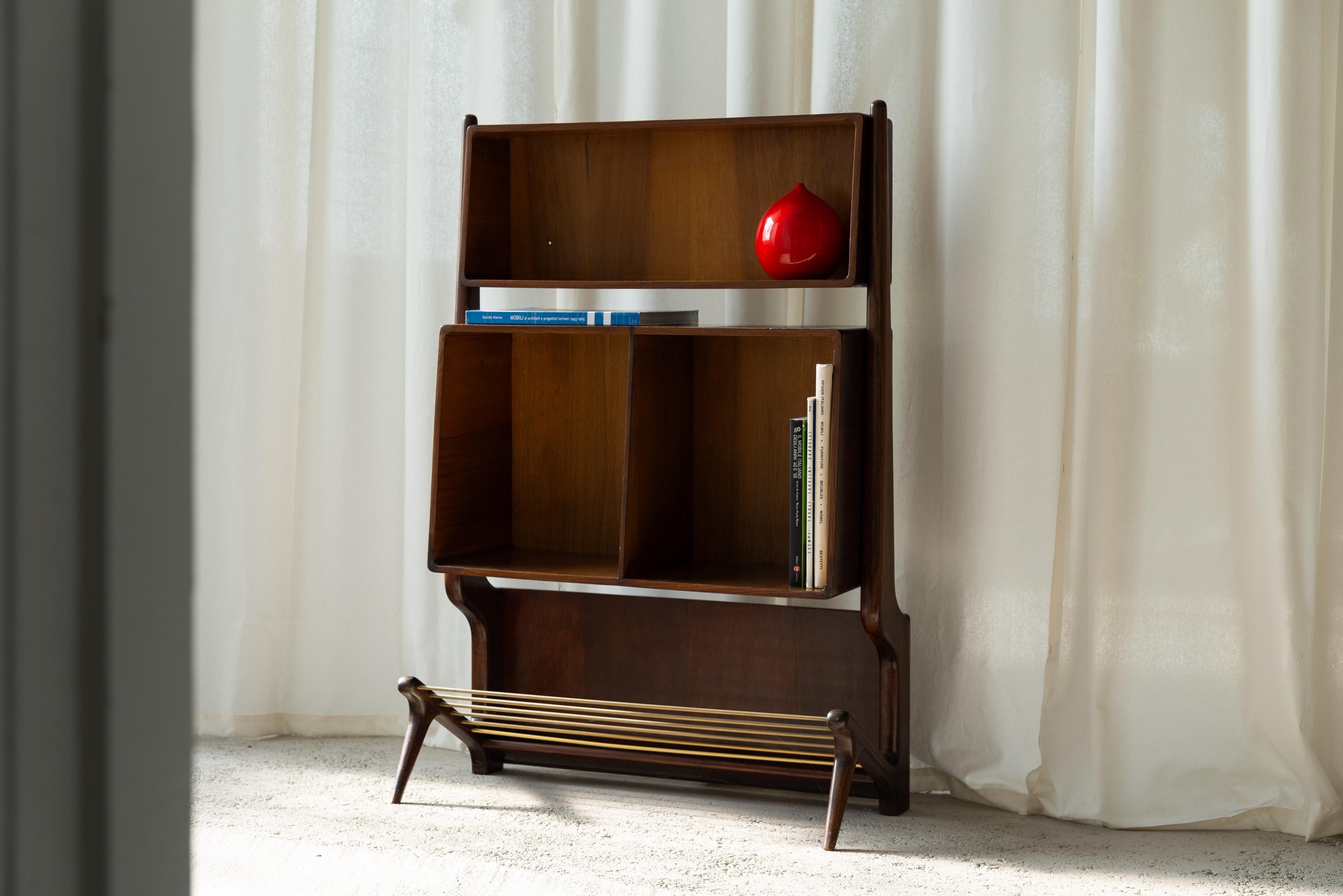 Stylish shoe cabinet made from walnut, with brass legs. This sculptural piece has the charm and elegance of 1950s Italian design, similar to designs by Ico Parisi, Gio Ponti and Cesare Lacca. The cabinet not only provides a practical storage