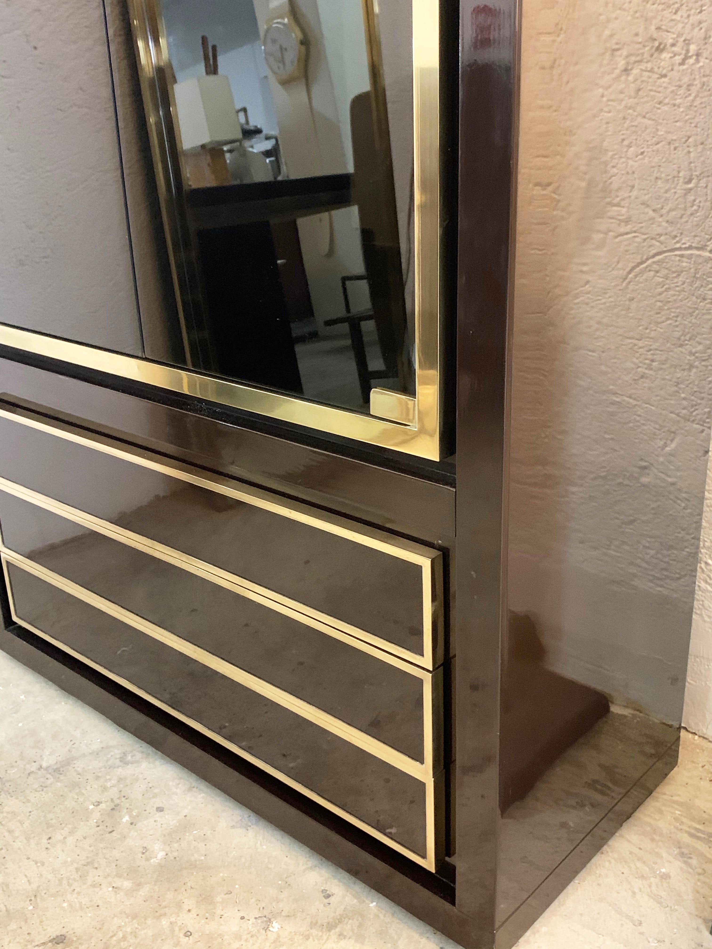 Midcentury Willy Rizzo Dark Brown Lacquered Wood and Brass Italian Cabinet 1980s In Good Condition For Sale In Roma, IT