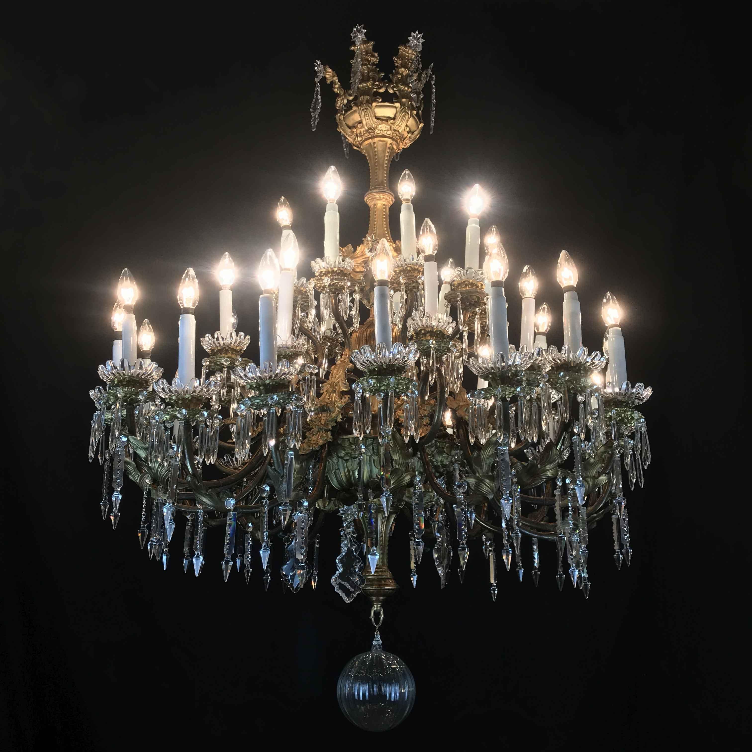 Italian Sicilian 19th Century Large Chandelier Gilt Brass Crystal Thirtysix-Arm In Good Condition In Milan, IT