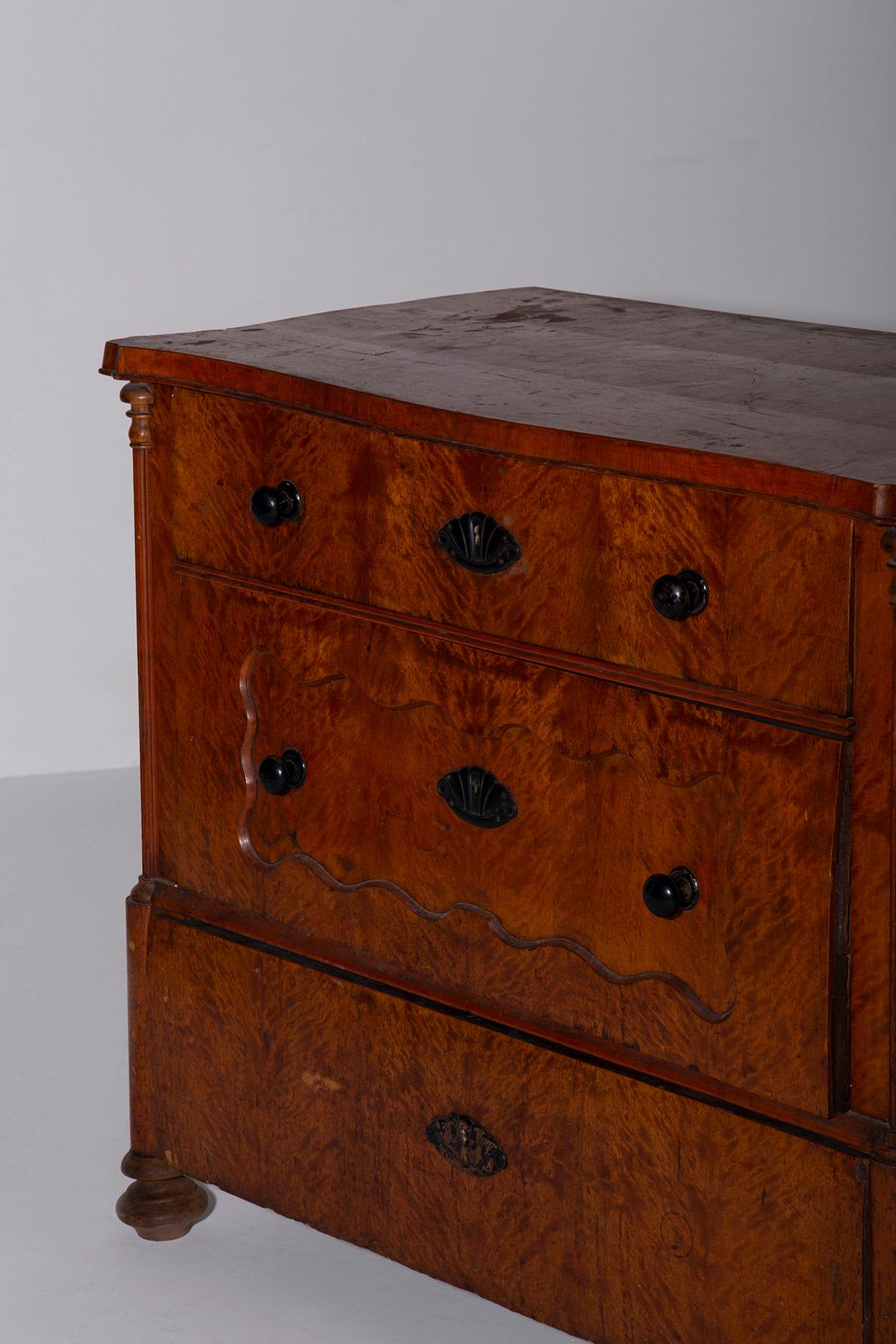 Neoclassical Italian Sicilian wood briar Italian chest of drawers late 1800s For Sale