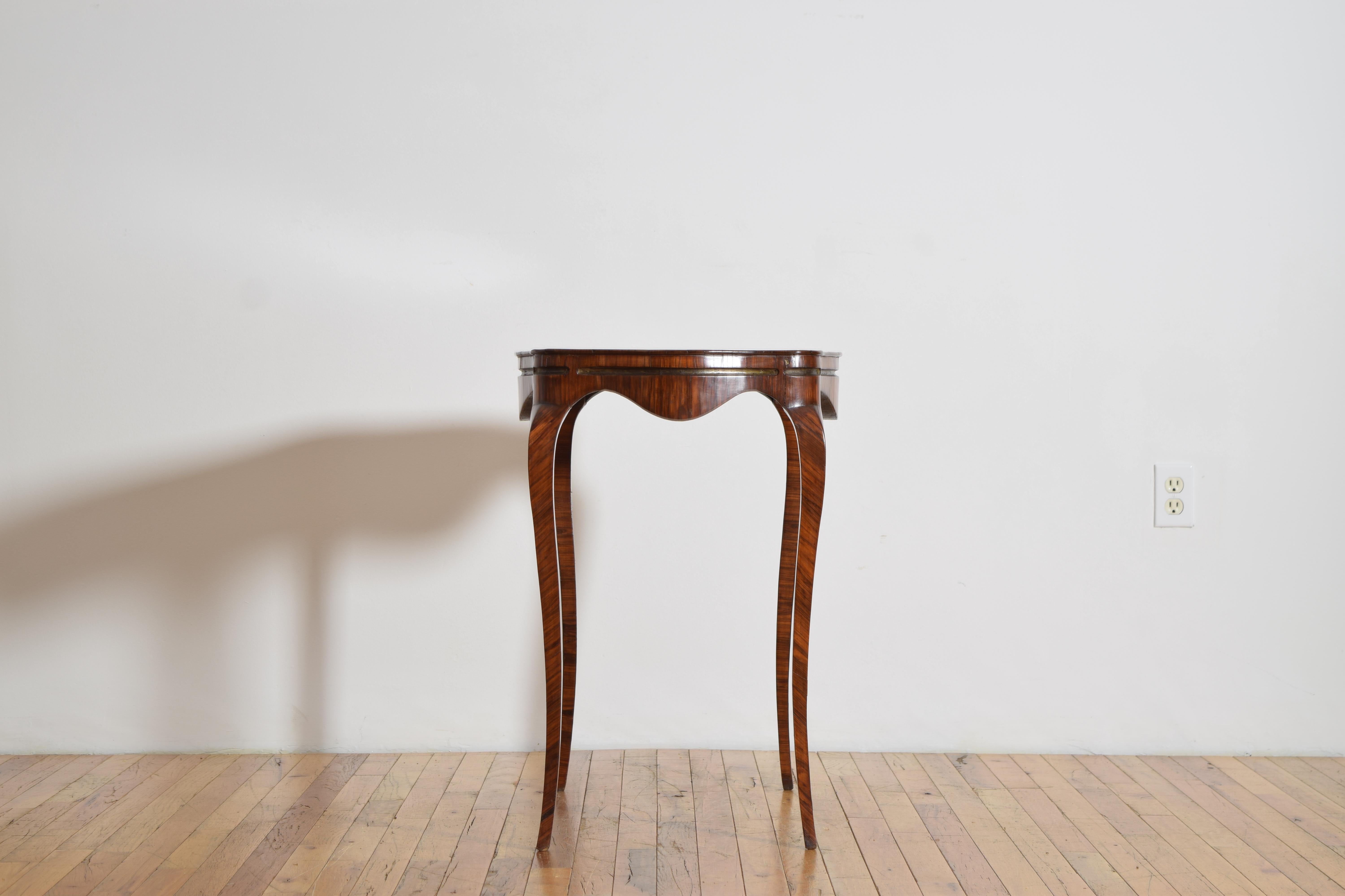 italien Italie, Sicile, Table en bois de rose et laiton incrusté, période rococo, milieu du XVIIIe siècle en vente