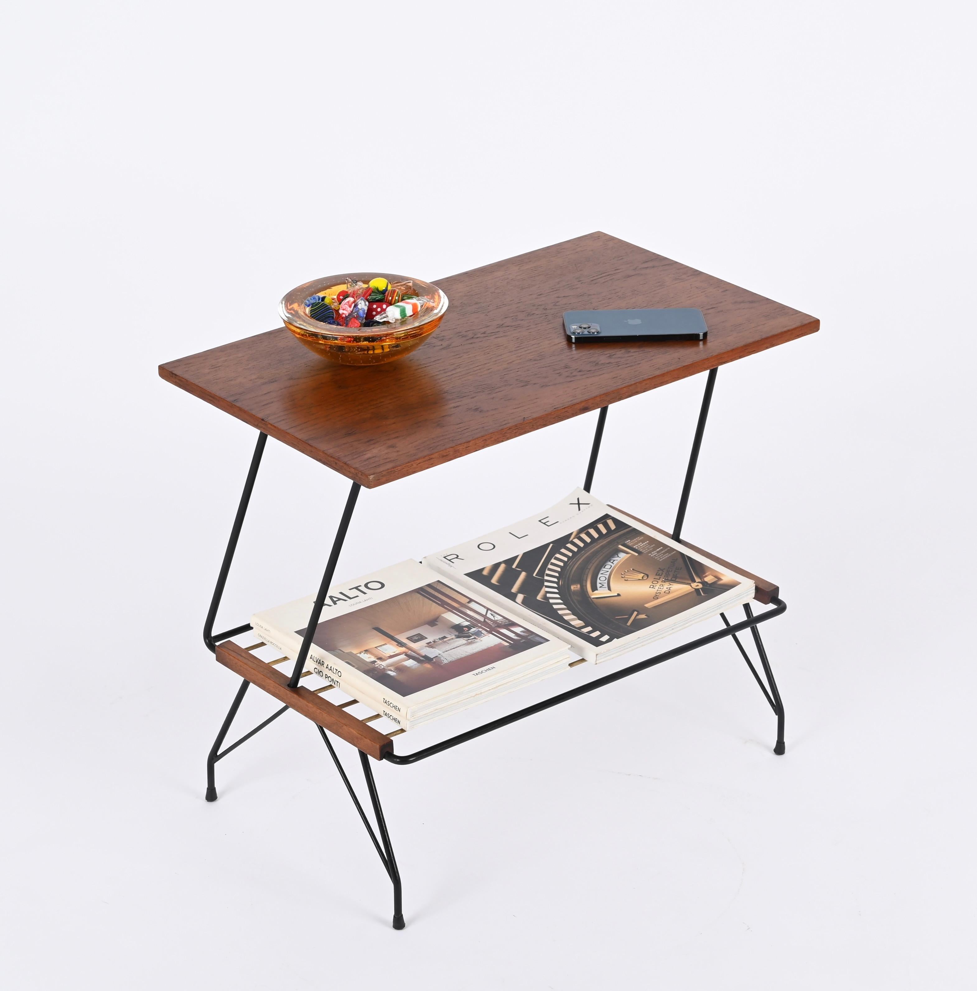 Italian Side or Coffee Table with Brass Magazine Rack by Mobili Pizzetti, 1950s In Good Condition For Sale In Roma, IT