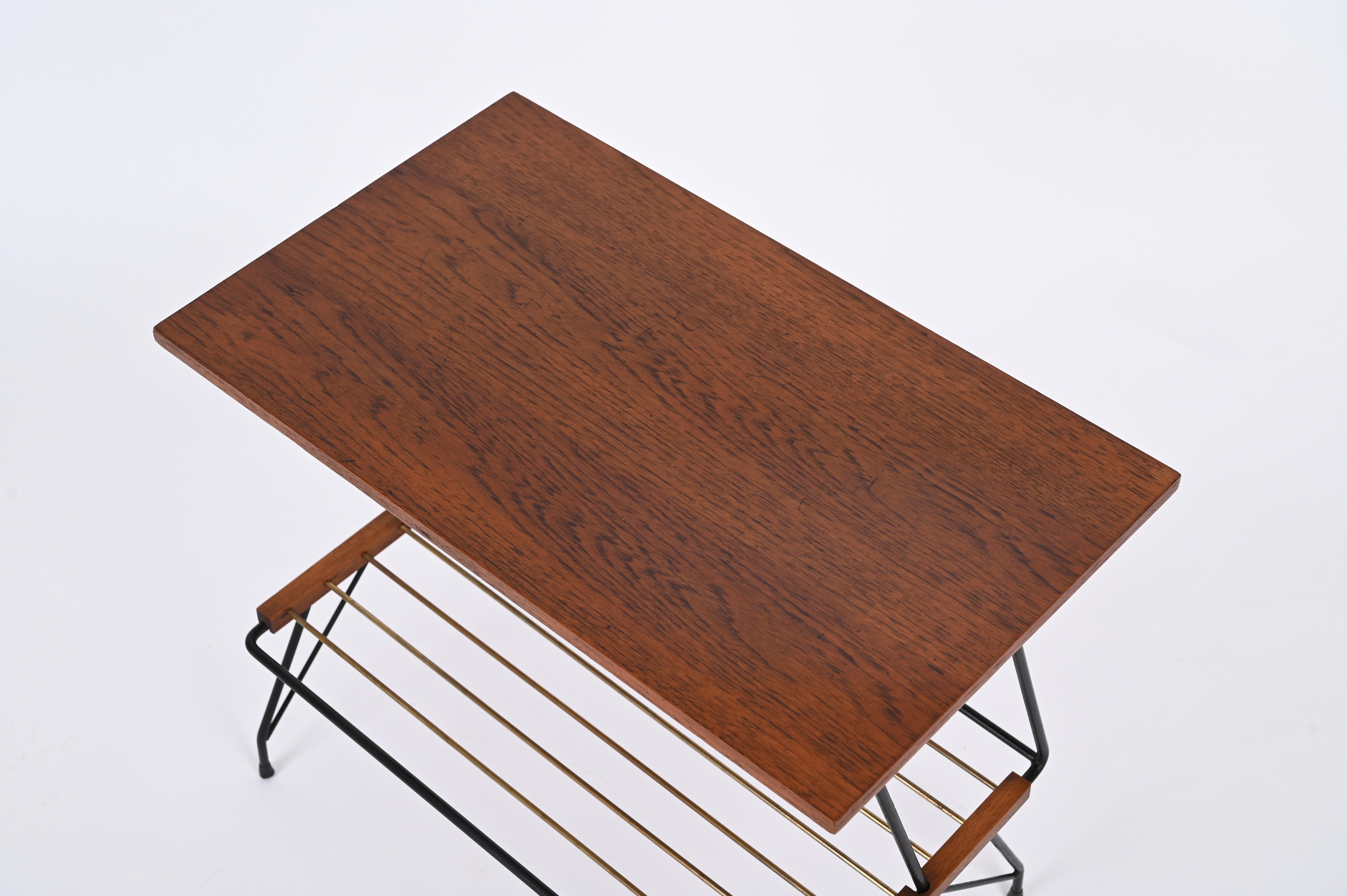 Mid-20th Century Italian Side or Coffee Table with Brass Magazine Rack by Mobili Pizzetti, 1950s For Sale