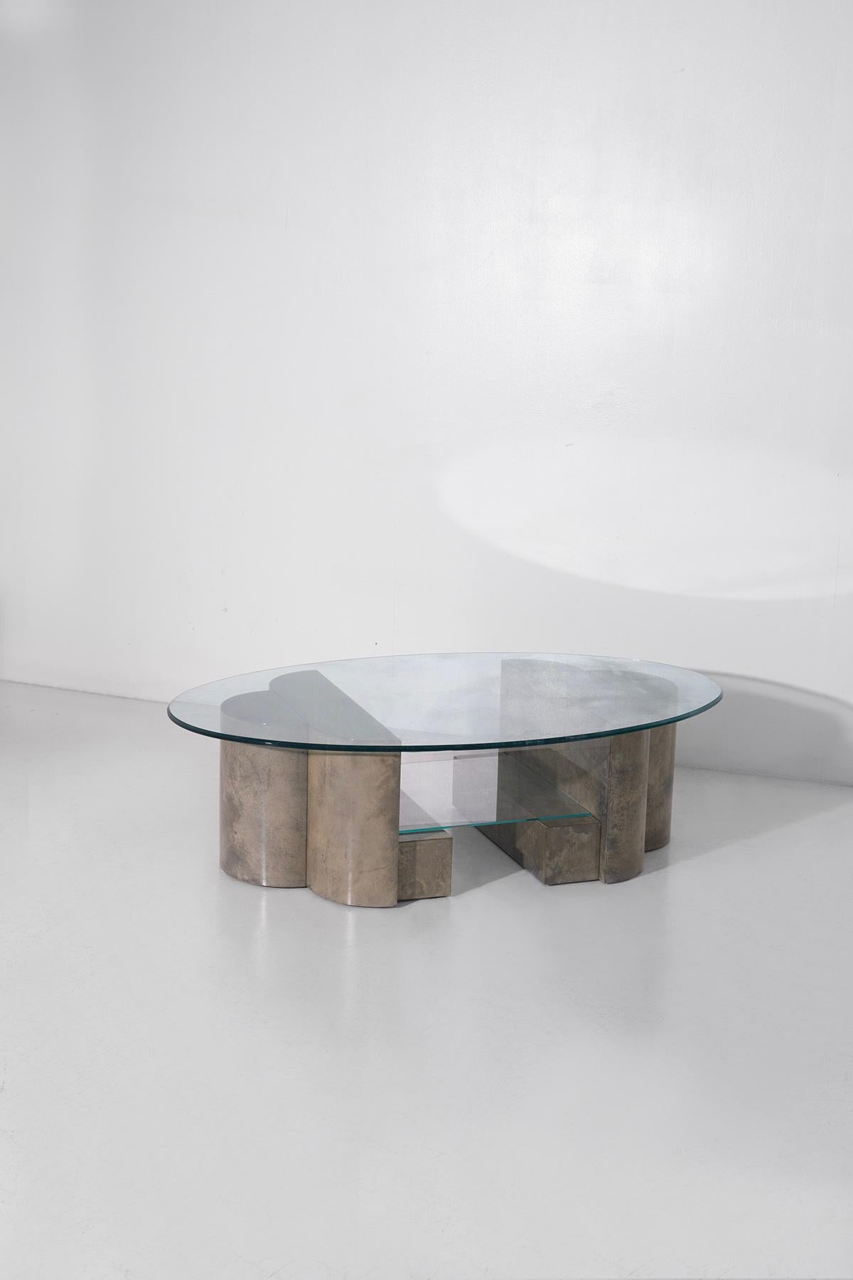 Aldo Tura's Grey Green Parchment Oval and Geometric Living Room Table - Italian Design 1970s
A masterpiece of elegance and craftsmanship, this geometrically shaped living room table from the 1970s is a distinctive creation of renowned Italian