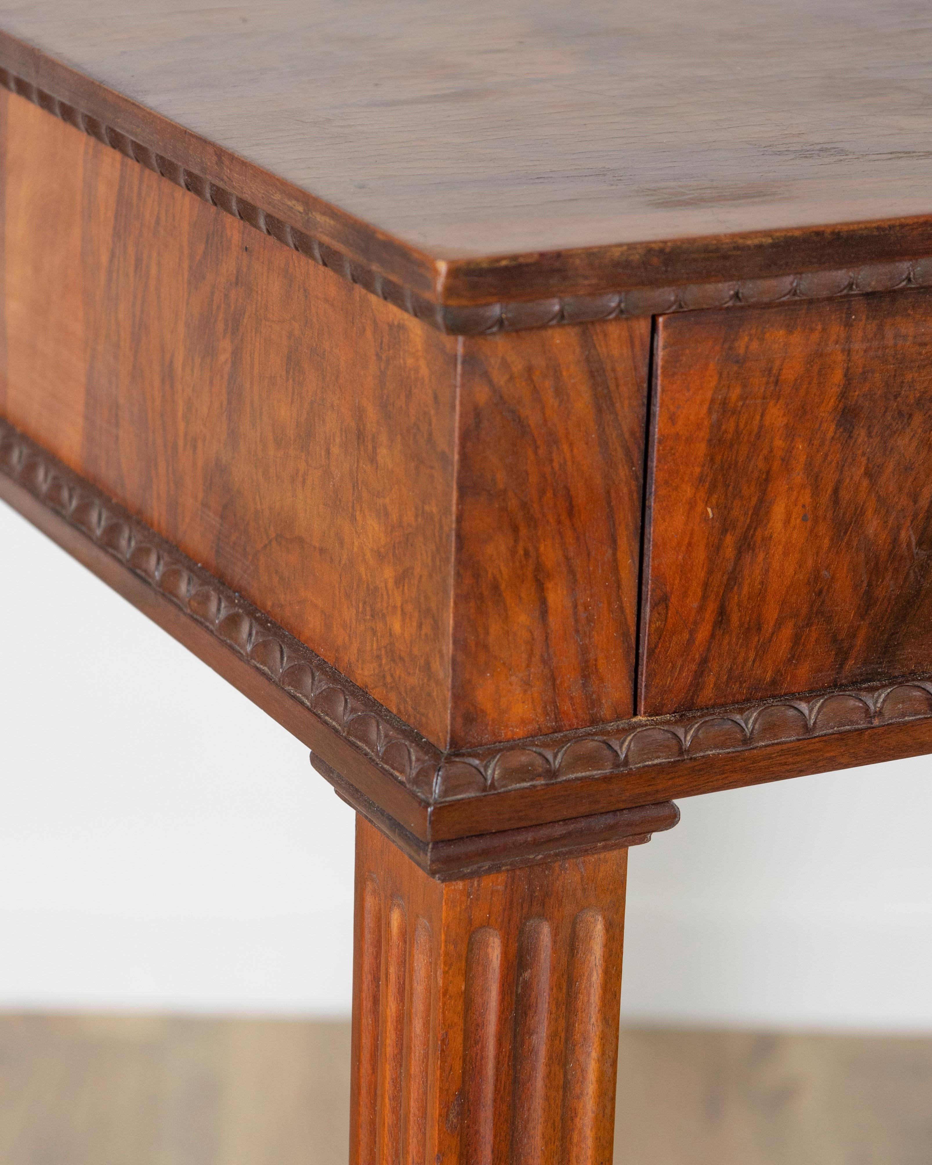Italian Side Table im Angebot 6