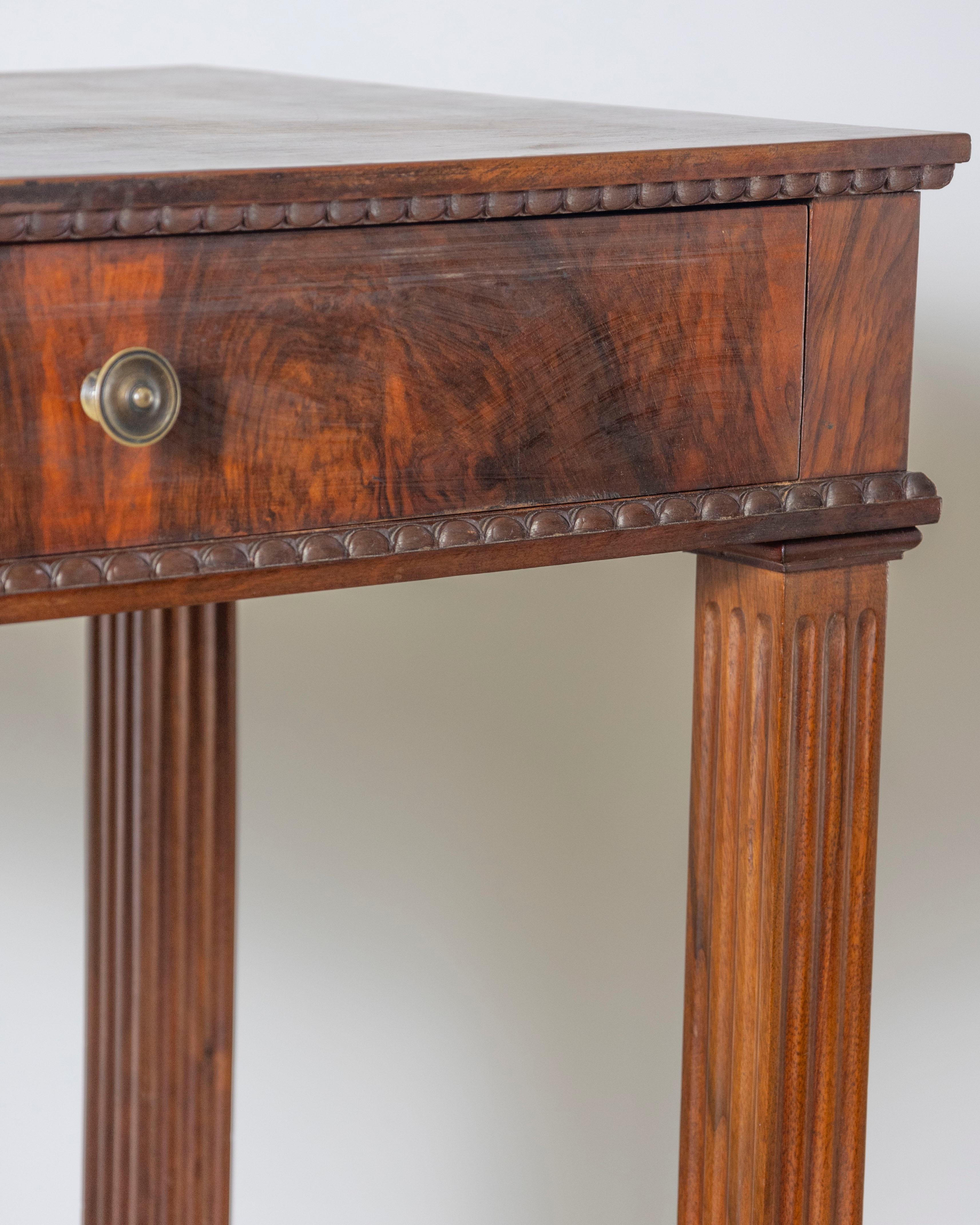 Italian Side Table im Angebot 9