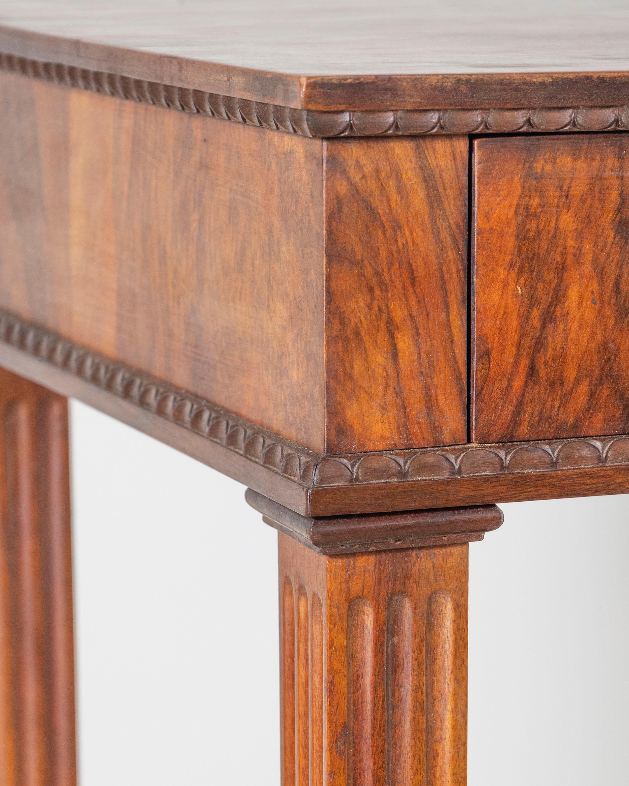 Italian Side Table im Angebot 10
