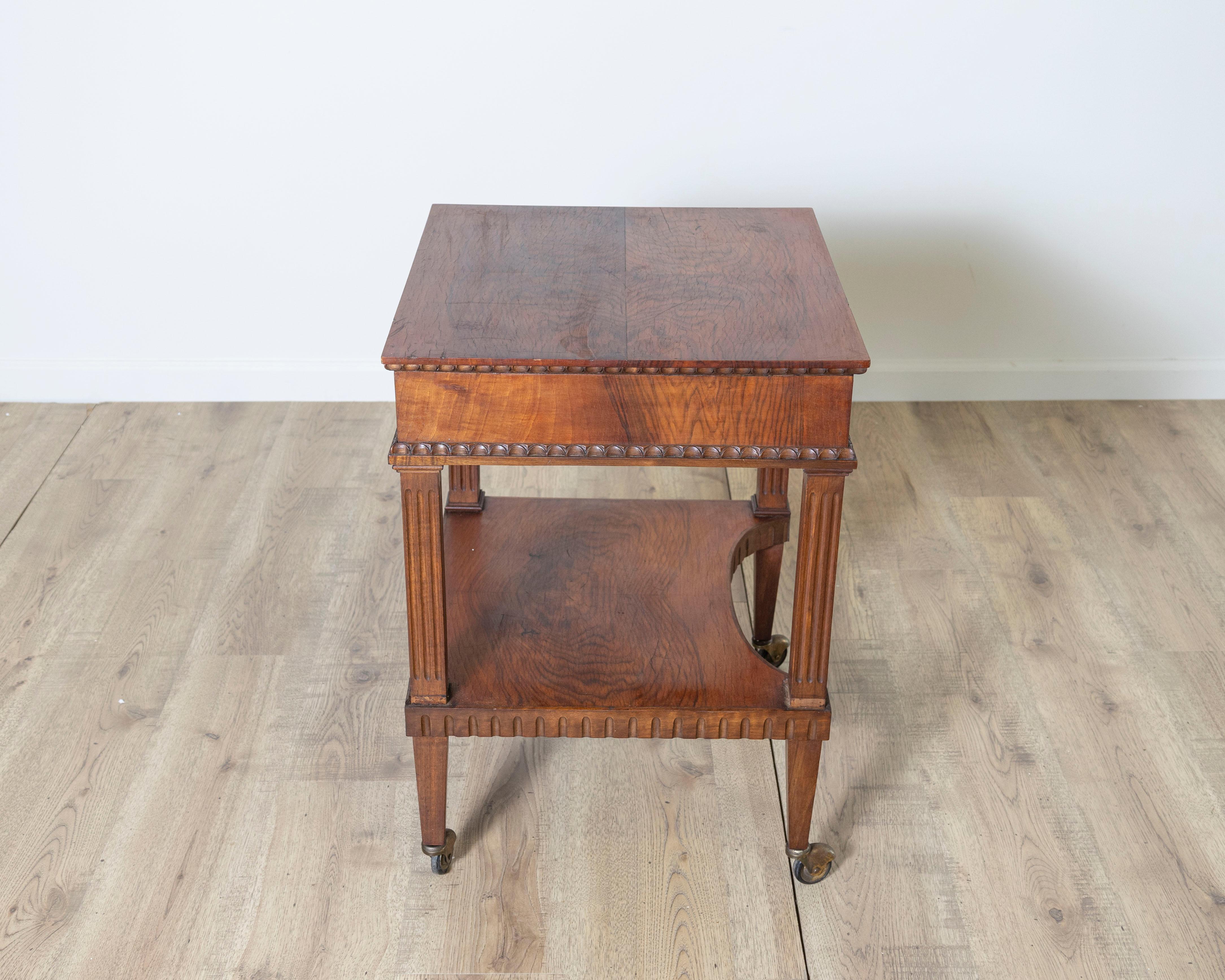 Italian Side Table im Angebot 2