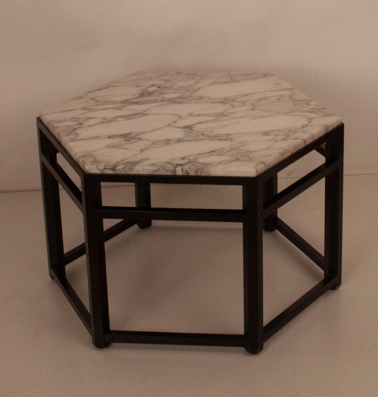 Mid-century Modern Italian Side Table in White Marble and black structure, 1970s 5