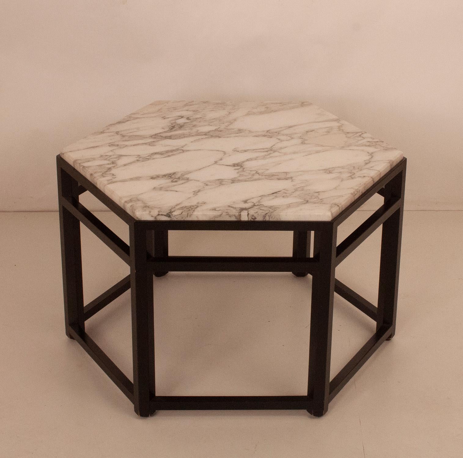 Mid-century Modern Italian Side Table in White Marble and black structure, 1970s 1