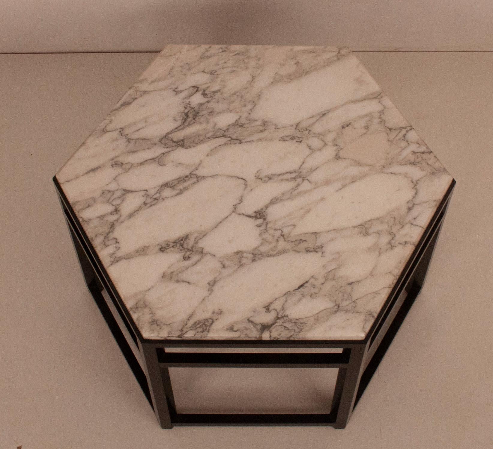 Mid-century Modern Italian Side Table in White Marble and black structure, 1970s 2