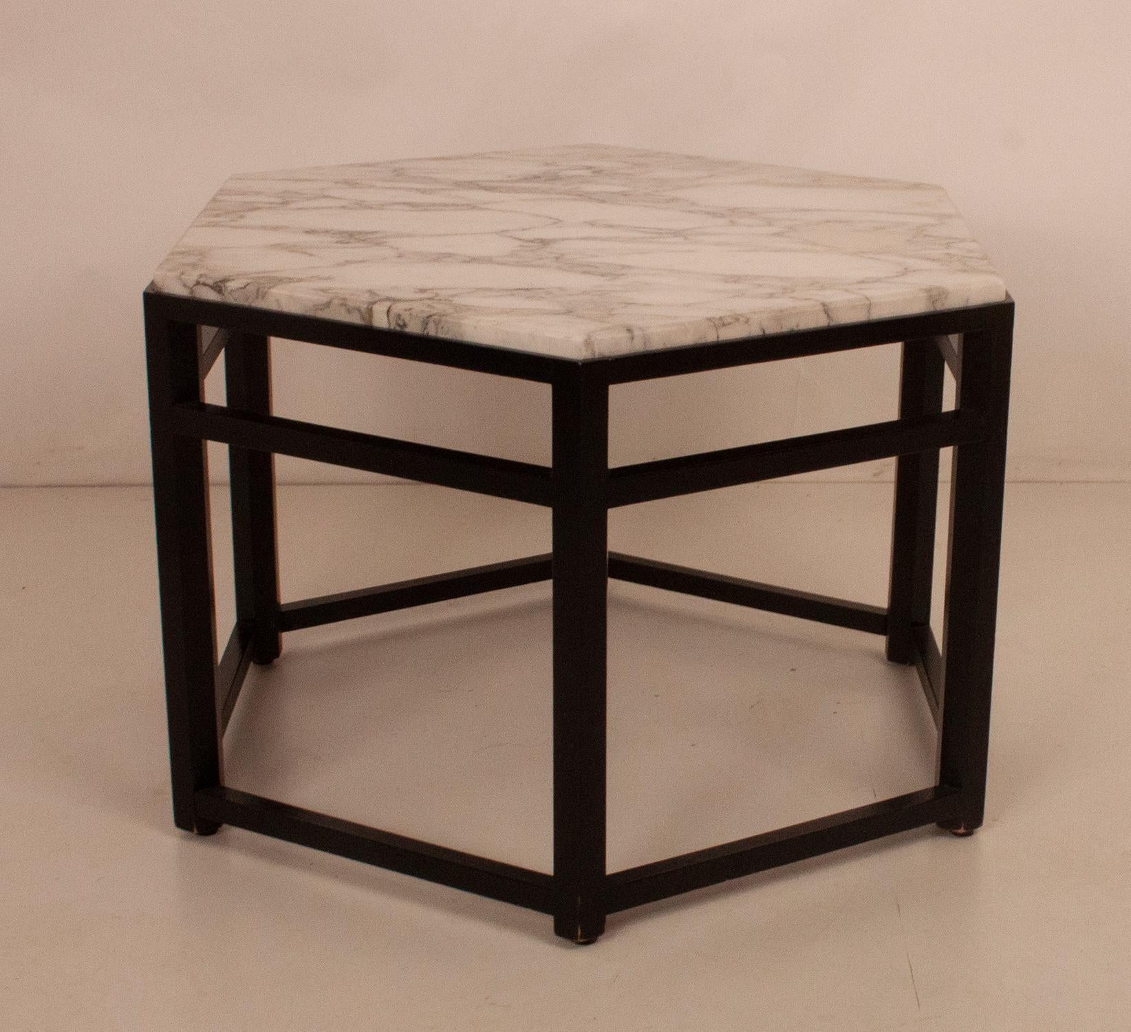 Mid-century Modern Italian Side Table in White Marble and black structure, 1970s 4