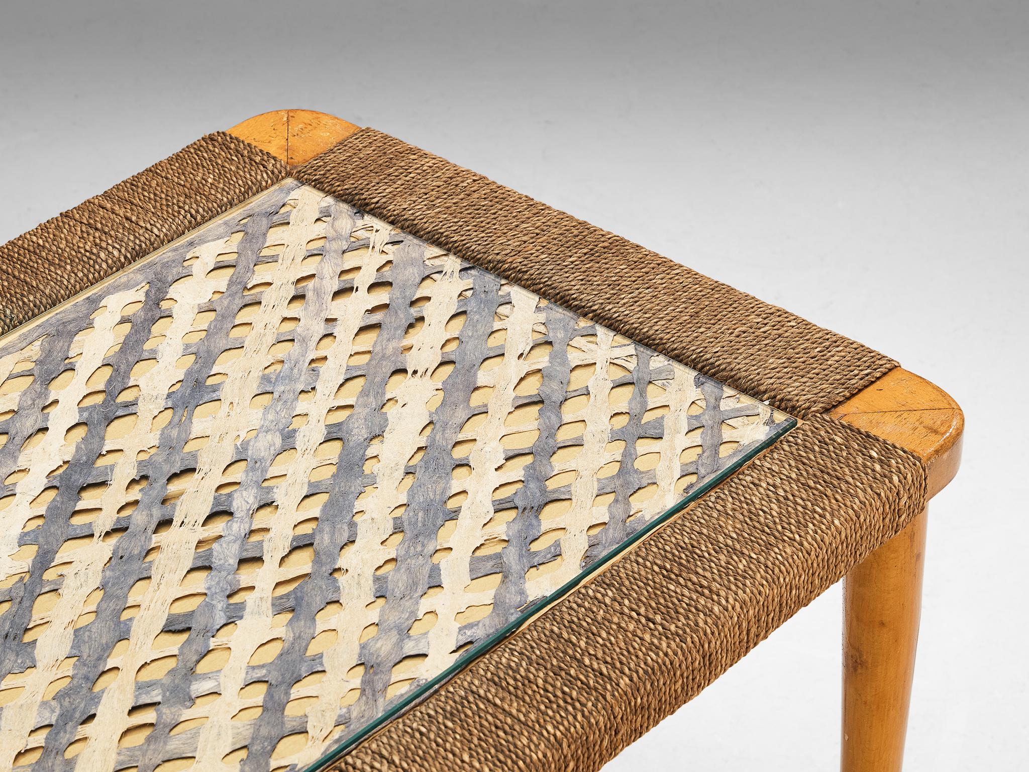 Mesa auxiliar italiana de paja trenzada con tapa de fibra de vidrio natural Moderno de mediados de siglo en venta