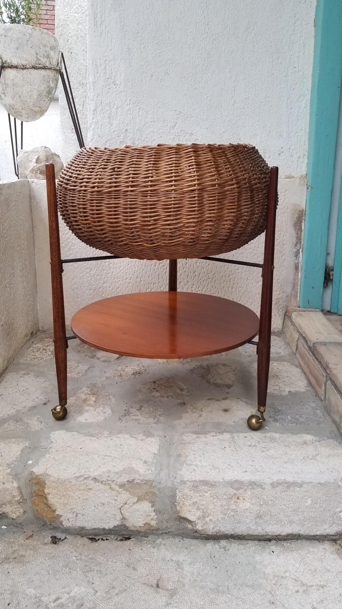 1950s side table or magazine holder made by Mobili Ferara.
 In home delivery US continental $250
 