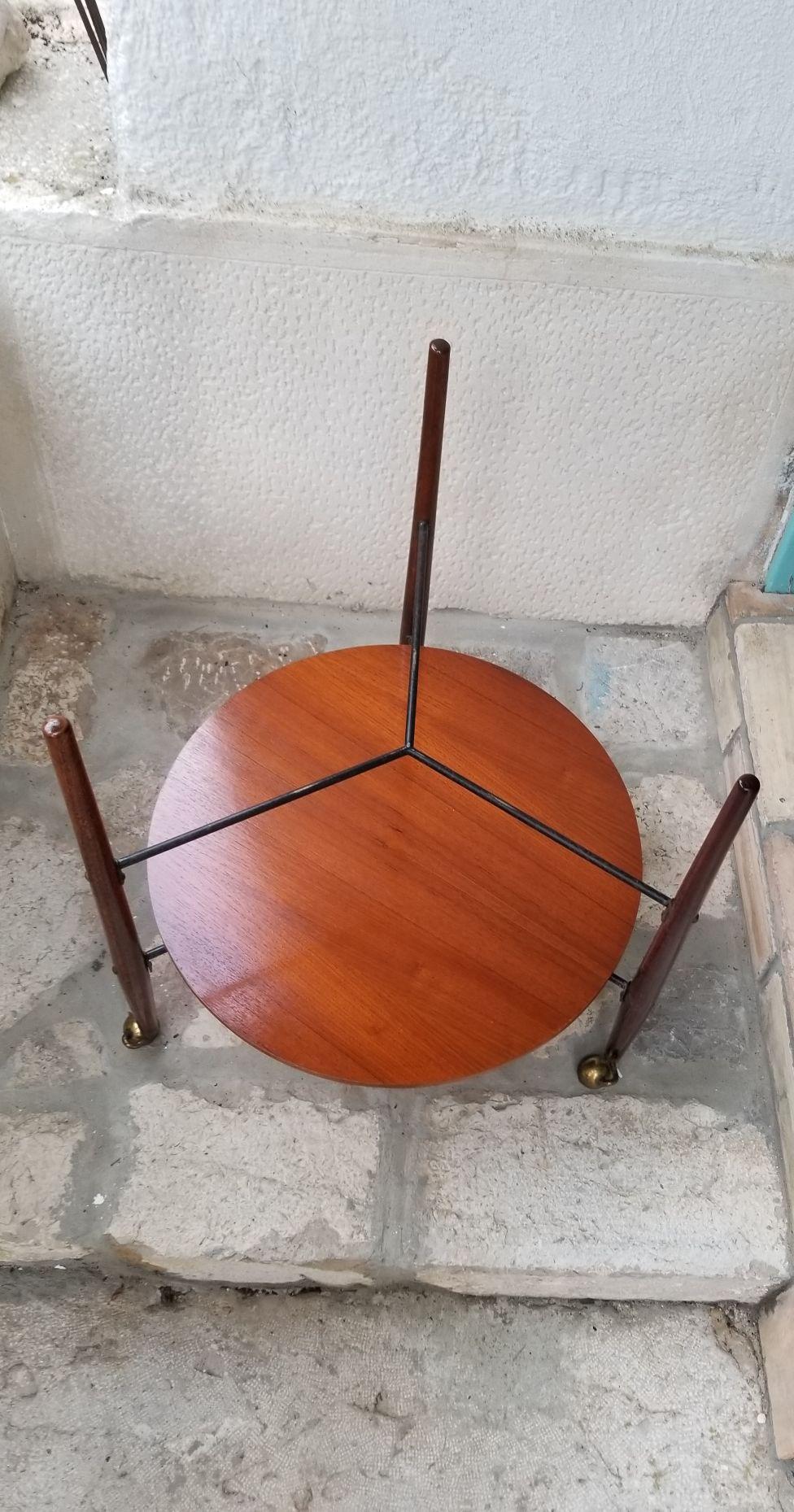Italian Side Table or Magazine Holder by  Mobili Ferara  In Good Condition For Sale In Los Angeles, CA