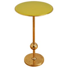 Table d'appoint italienne T1 par Osvaldo Borsani en laiton et verre jaune:: années 1950