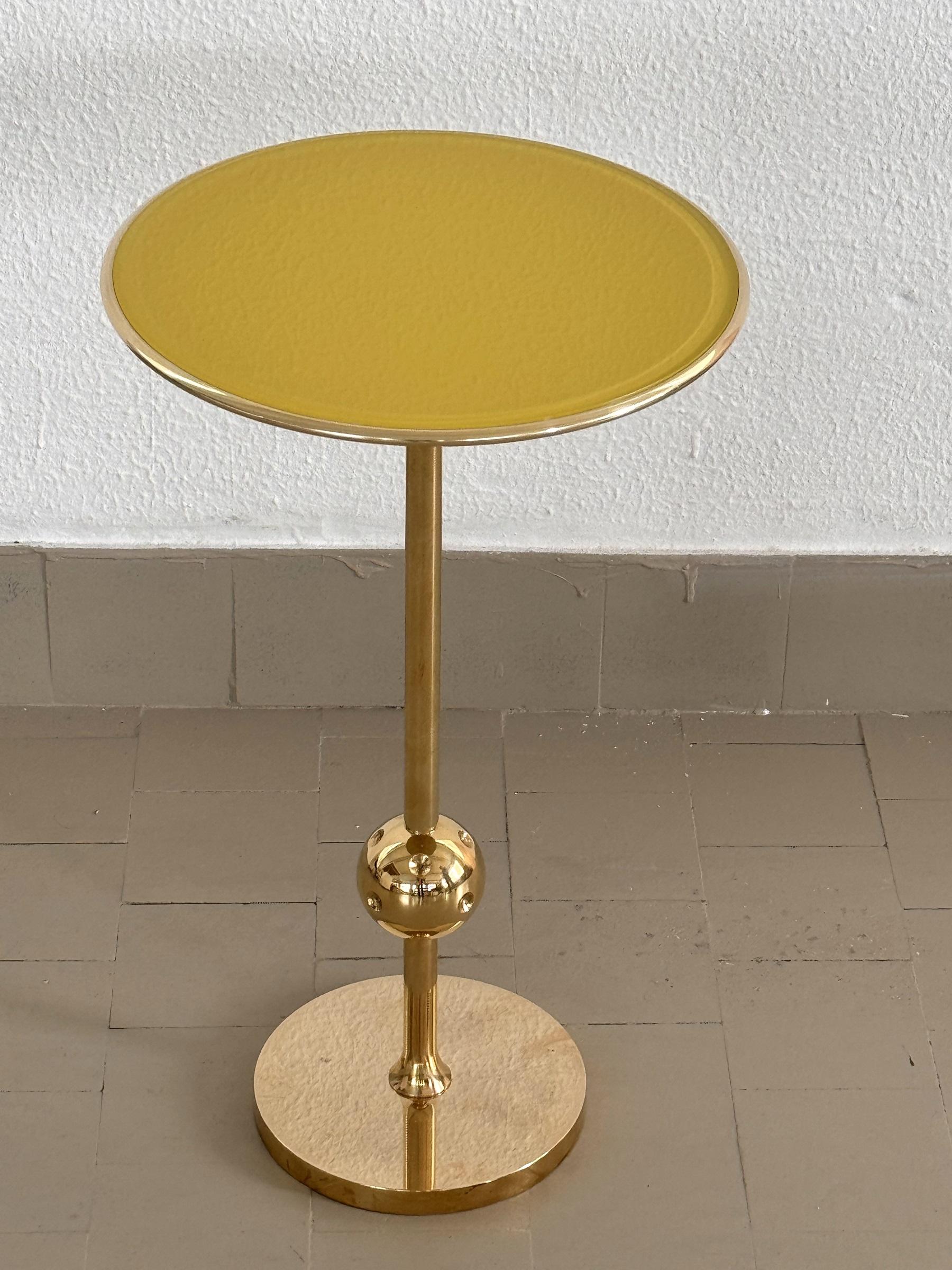 Tavolino italiano T1 di Osvaldo Borsani in ottone e vetro giallo 4
