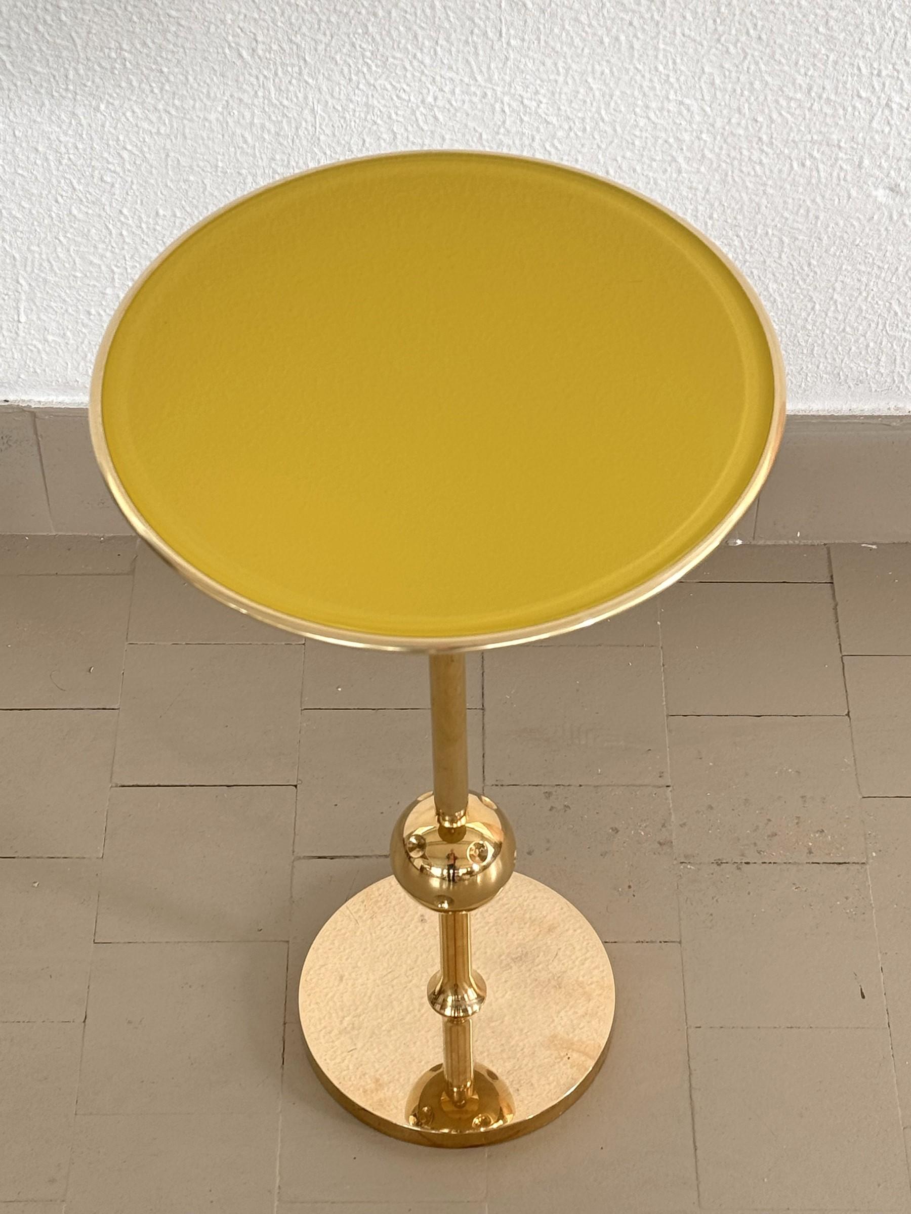 Mid-Century moderno Tavolino italiano T1 di Osvaldo Borsani in ottone e vetro giallo