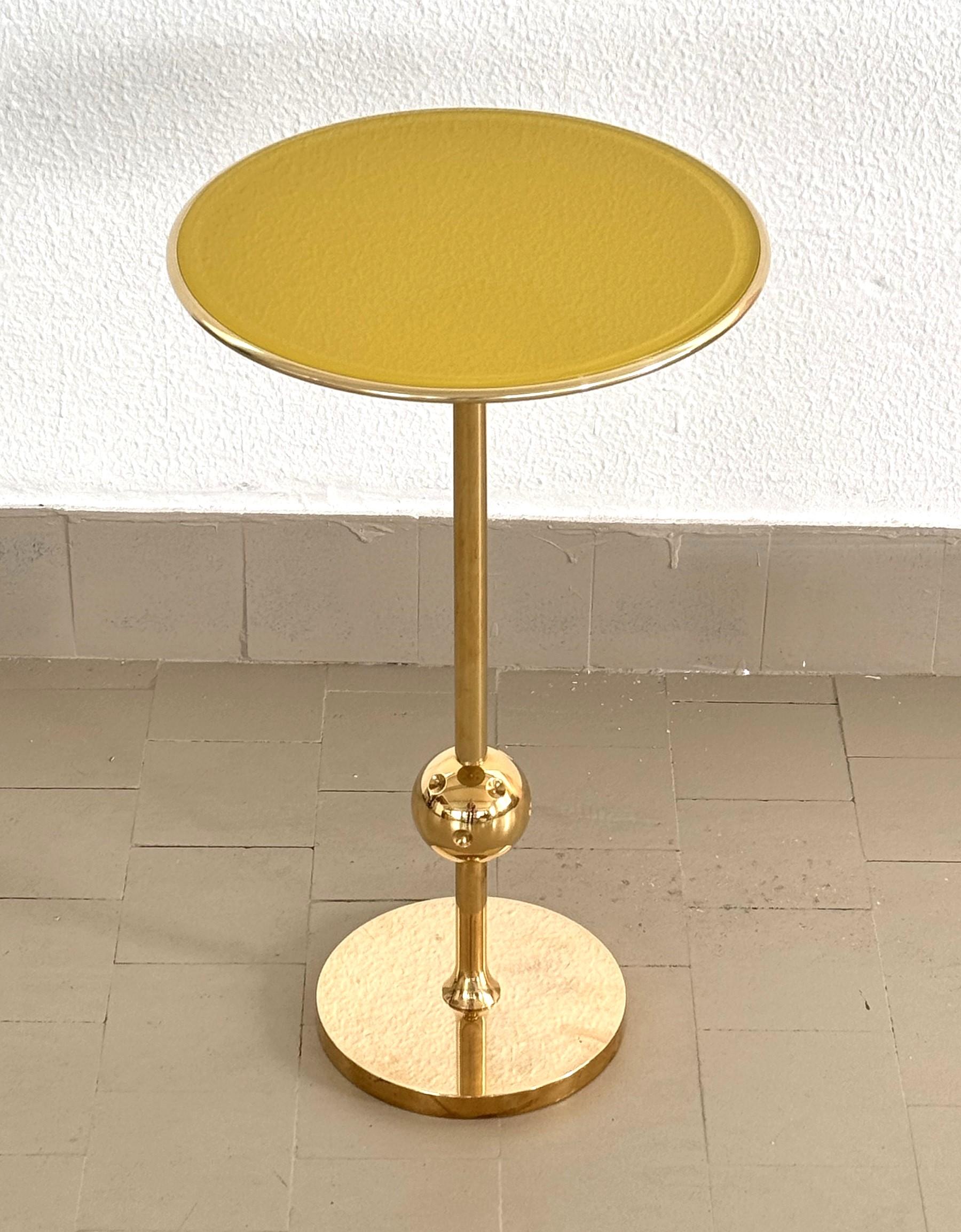 Metà XX secolo Tavolino italiano T1 di Osvaldo Borsani in ottone e vetro giallo